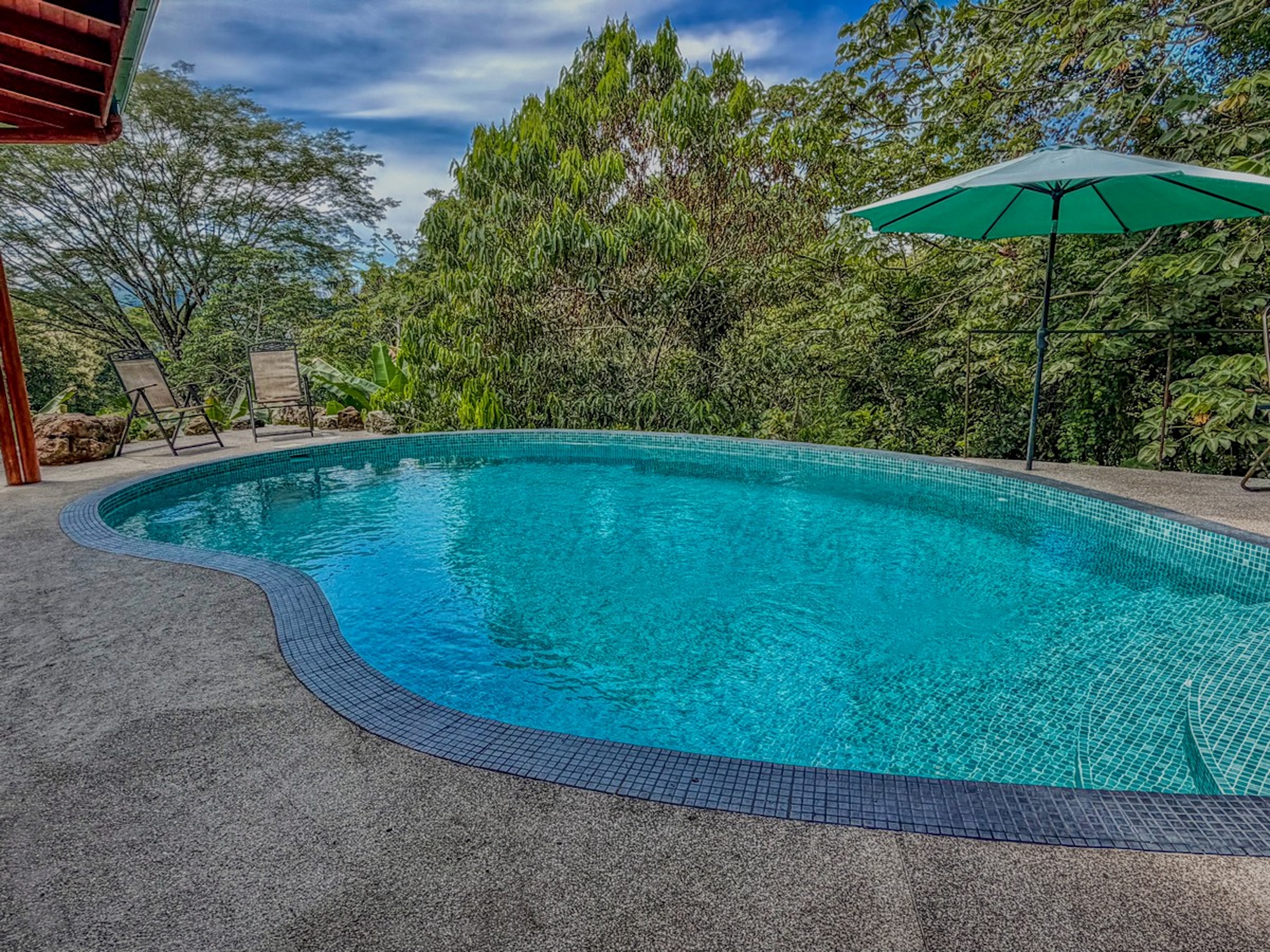 MOUNTAIN RETREAT IN LAGUNAS DE BARÚ – FULLY FURNISHED & TWO 4X4 VEHICLES INCLUDED