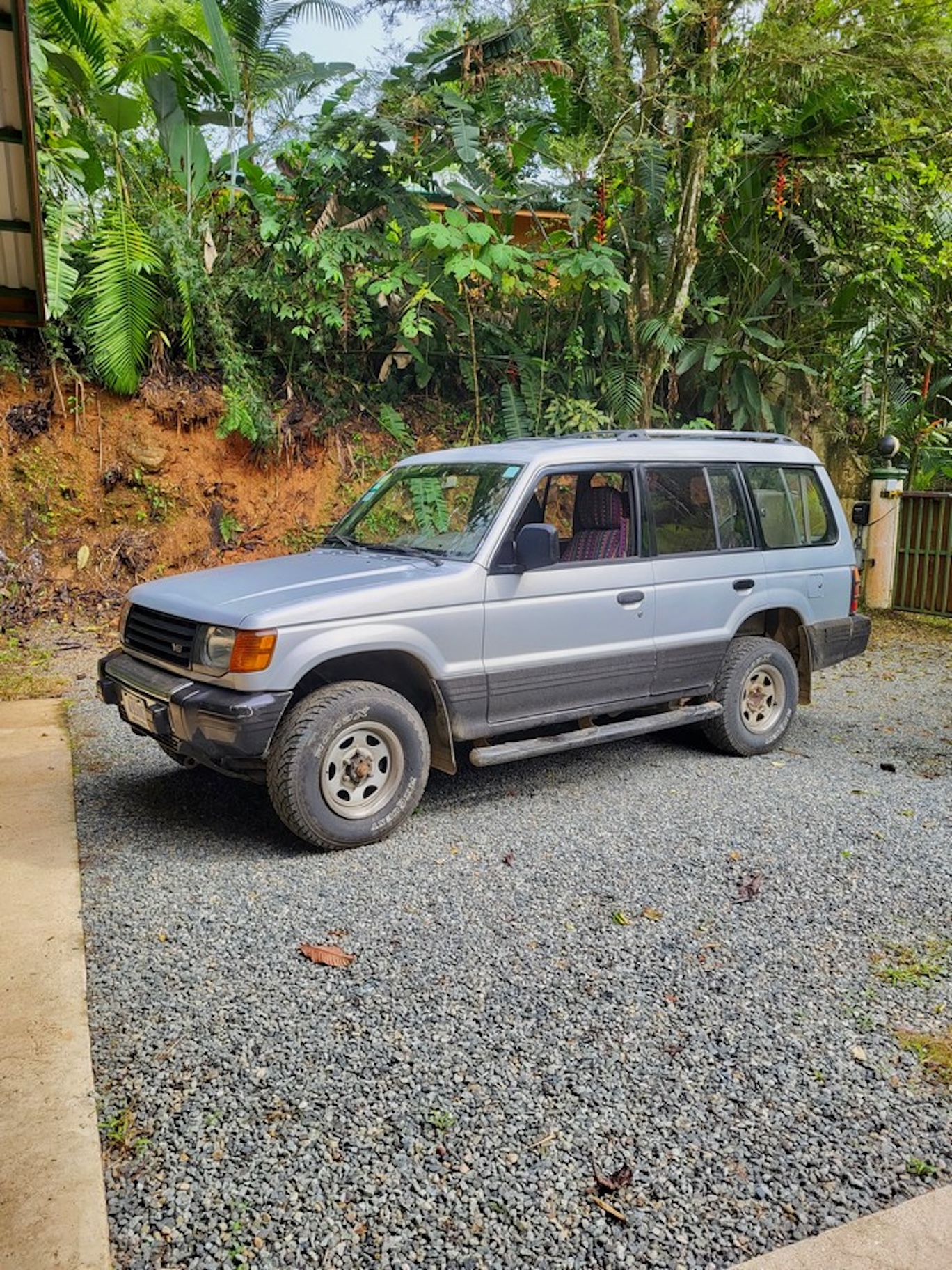 MOUNTAIN RETREAT IN LAGUNAS DE BARÚ – FULLY FURNISHED & TWO 4X4 VEHICLES INCLUDED
