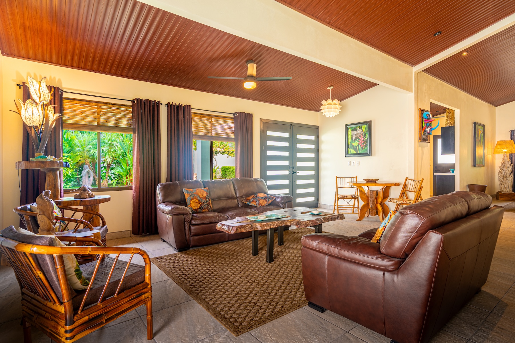 VILLA ESMERALDA RENOVATED HOUSE WITH POOL, IN UVITA