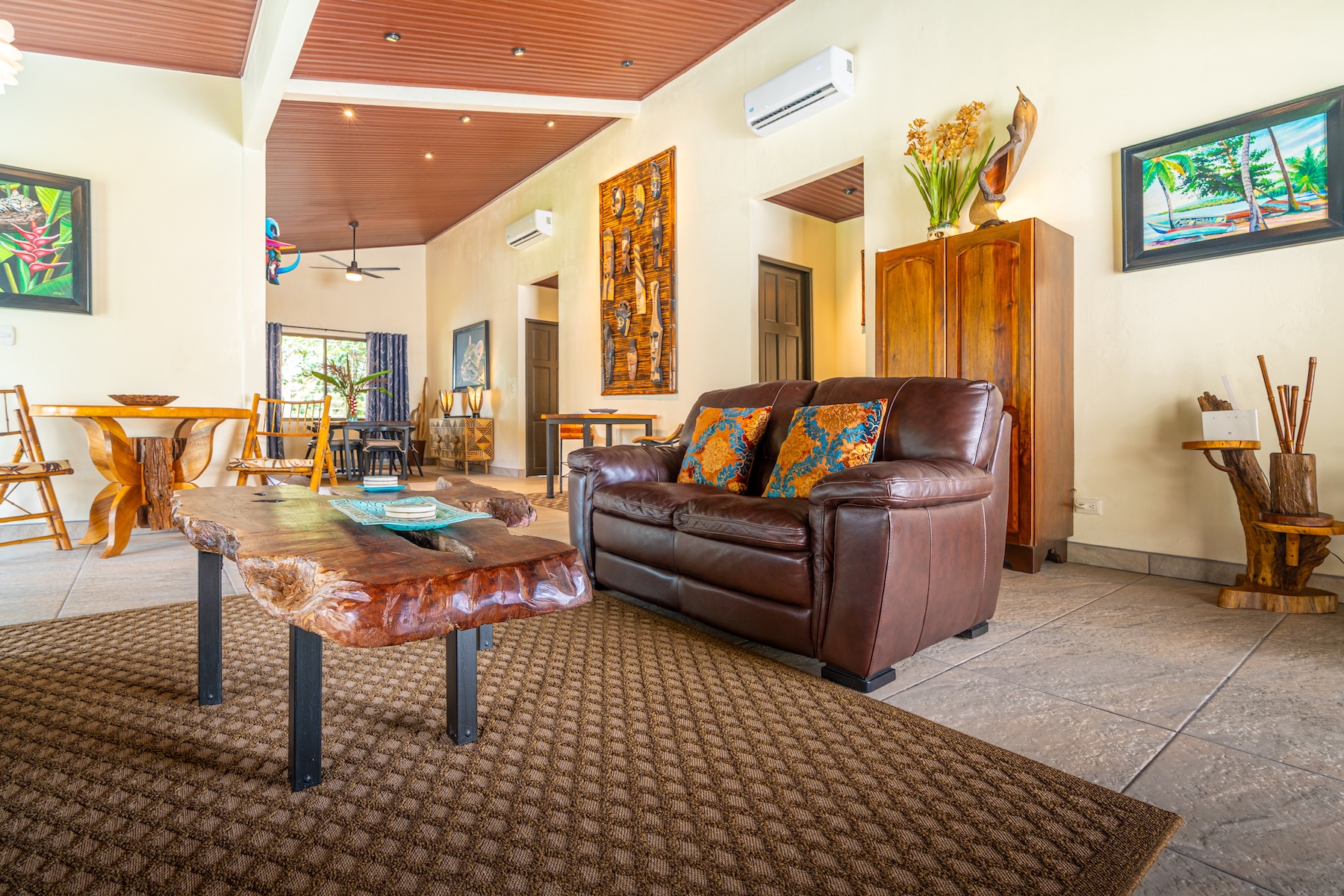 VILLA ESMERALDA RENOVATED HOUSE WITH POOL, IN UVITA