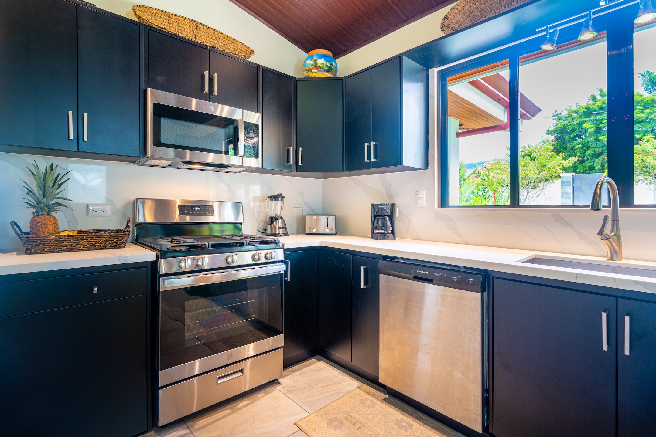 VILLA ESMERALDA RENOVATED HOUSE WITH POOL, IN UVITA