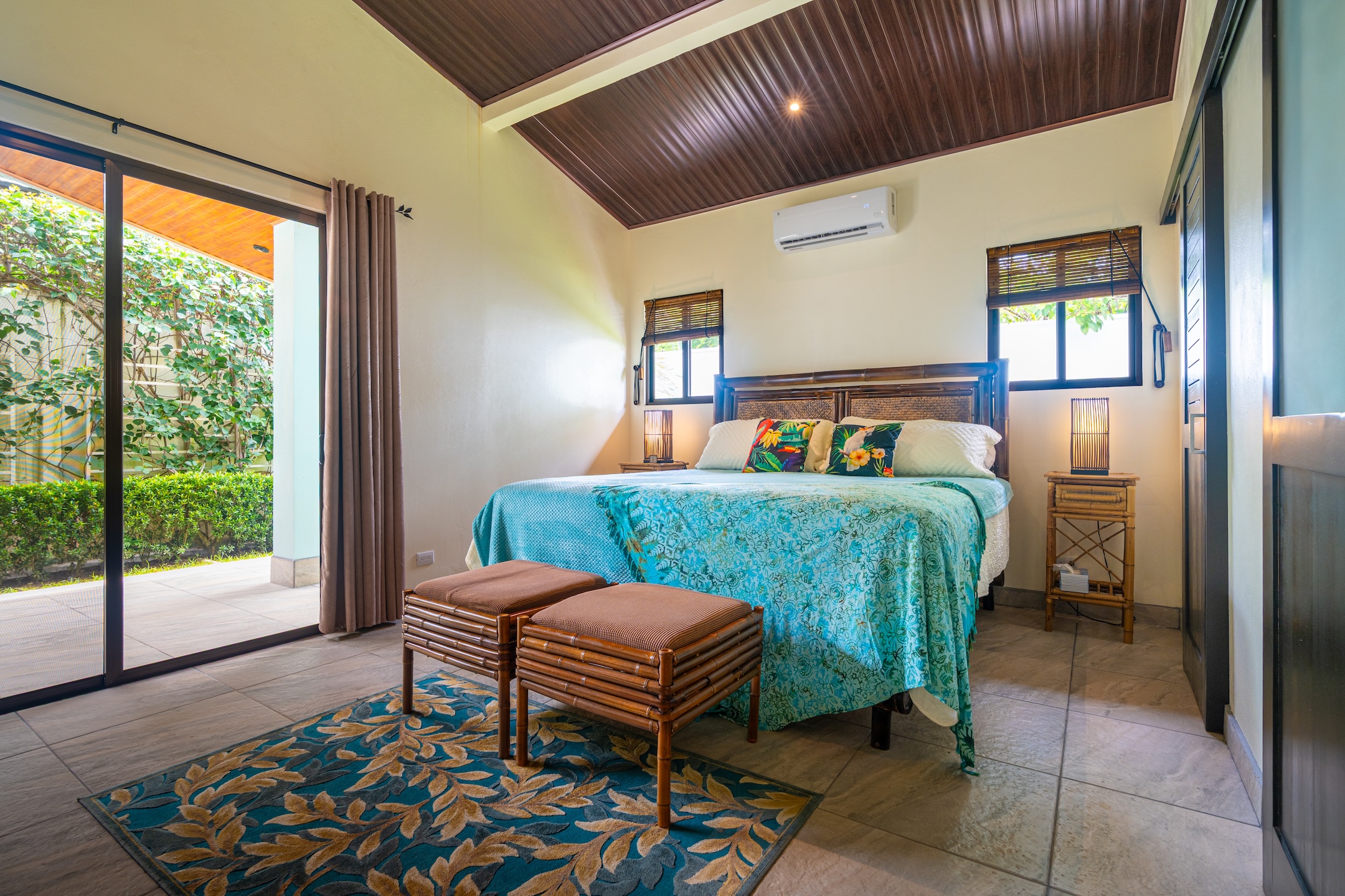 VILLA ESMERALDA RENOVATED HOUSE WITH POOL, IN UVITA