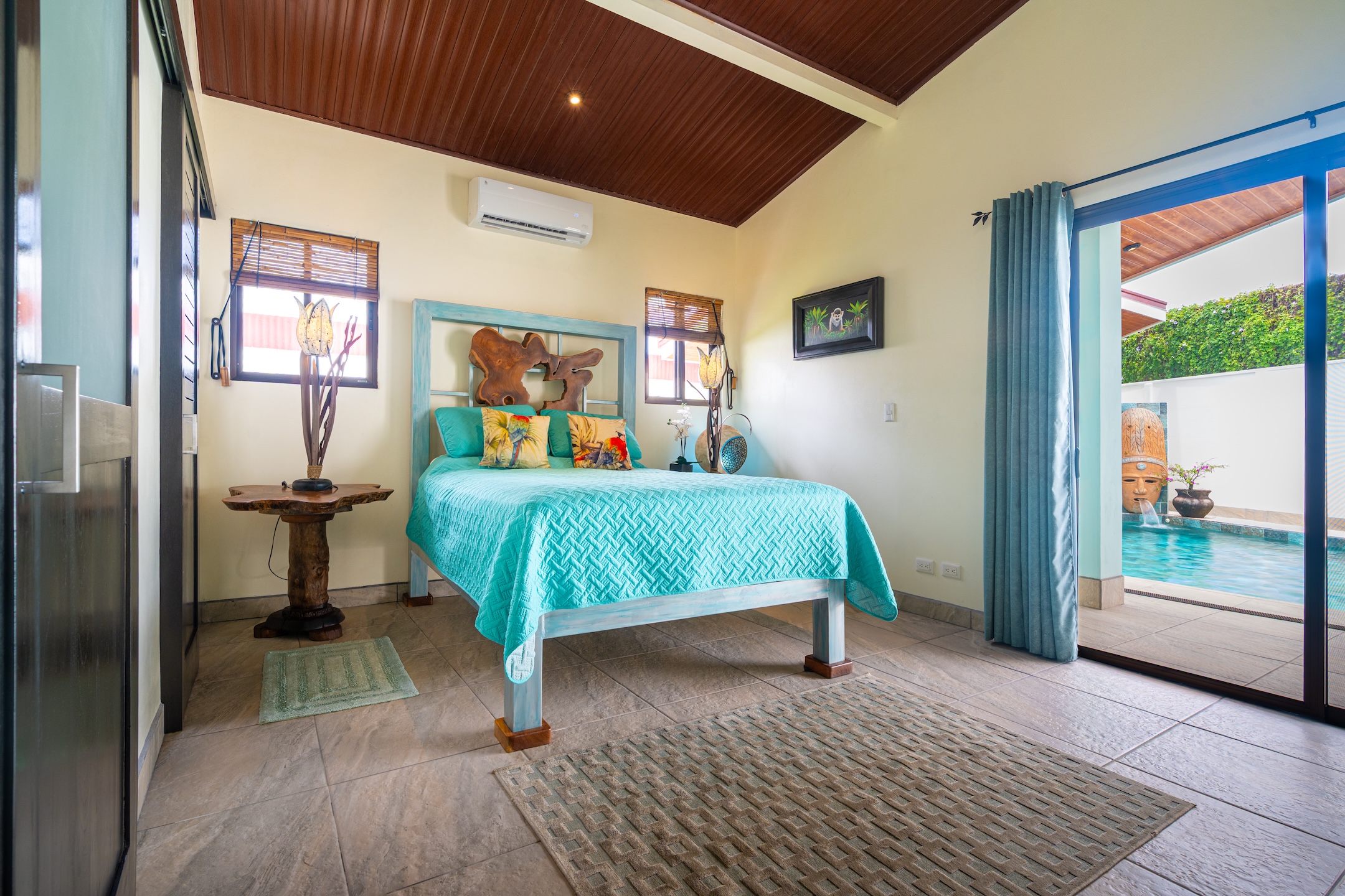 VILLA ESMERALDA RENOVATED HOUSE WITH POOL, IN UVITA