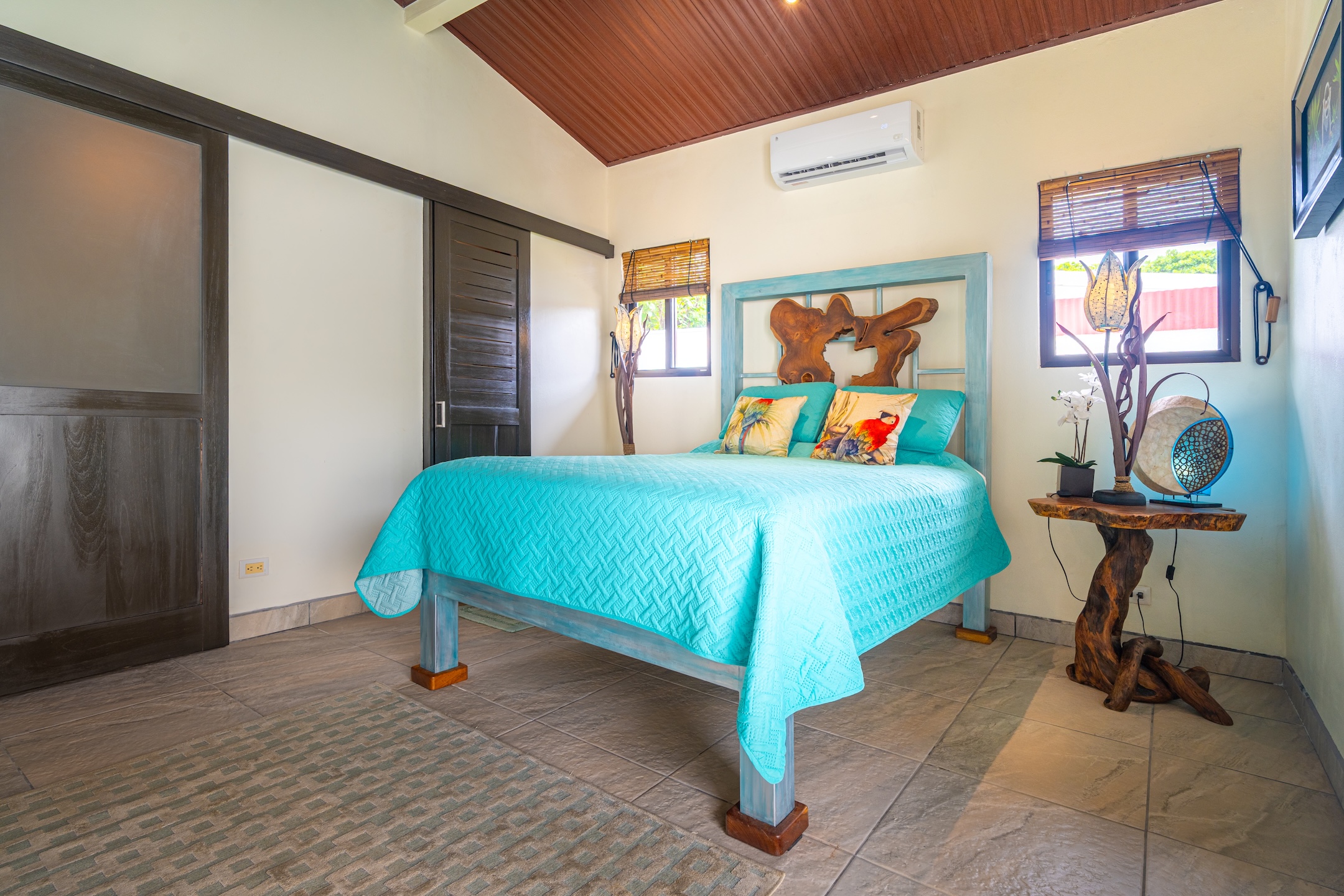 VILLA ESMERALDA RENOVATED HOUSE WITH POOL, IN UVITA