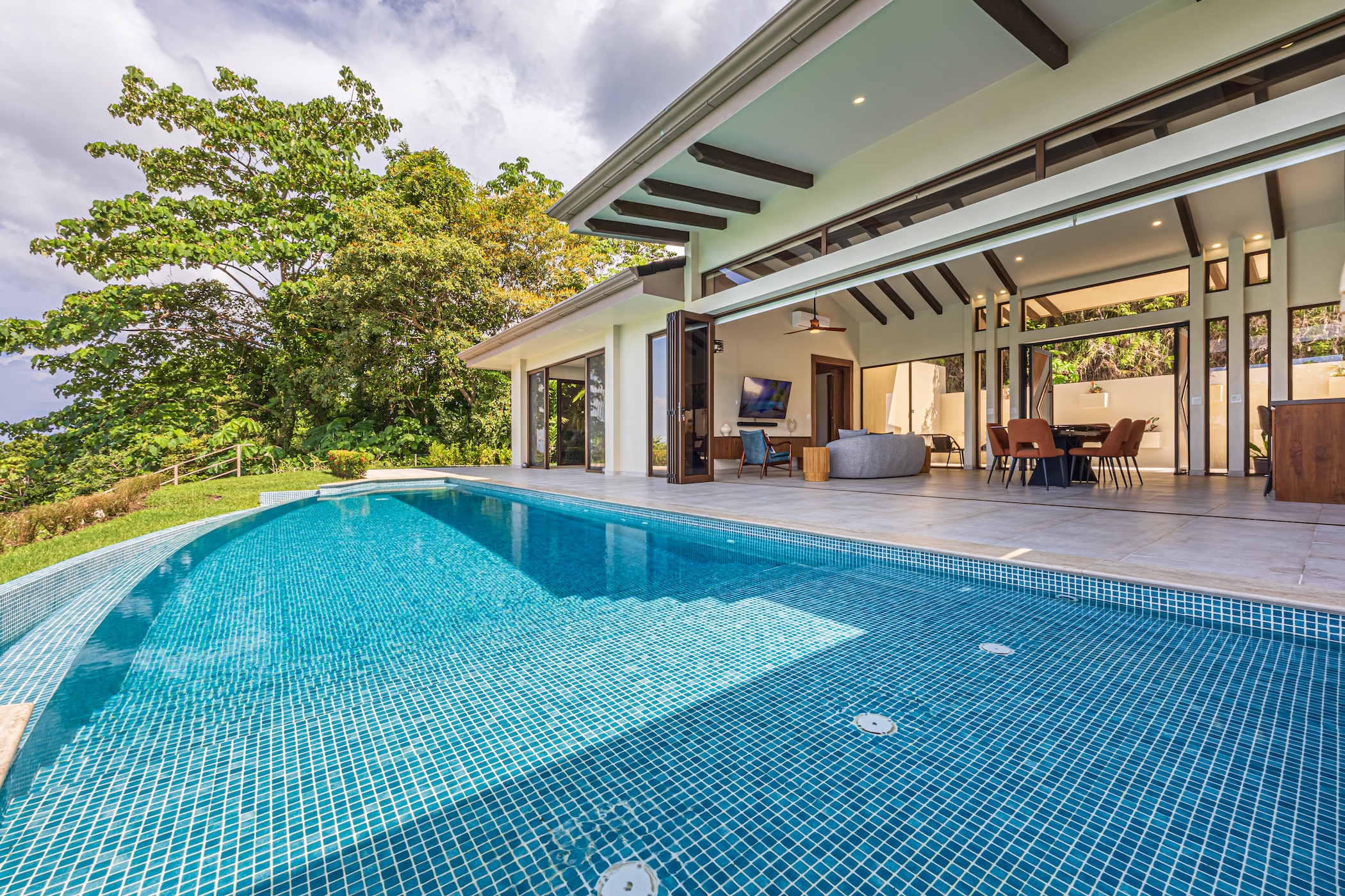PRIVATE RESIDENCE WITH POOL AND OCEAN AND SUNSET VIEWS, IN OJOCHAL – 1.74 ACRES