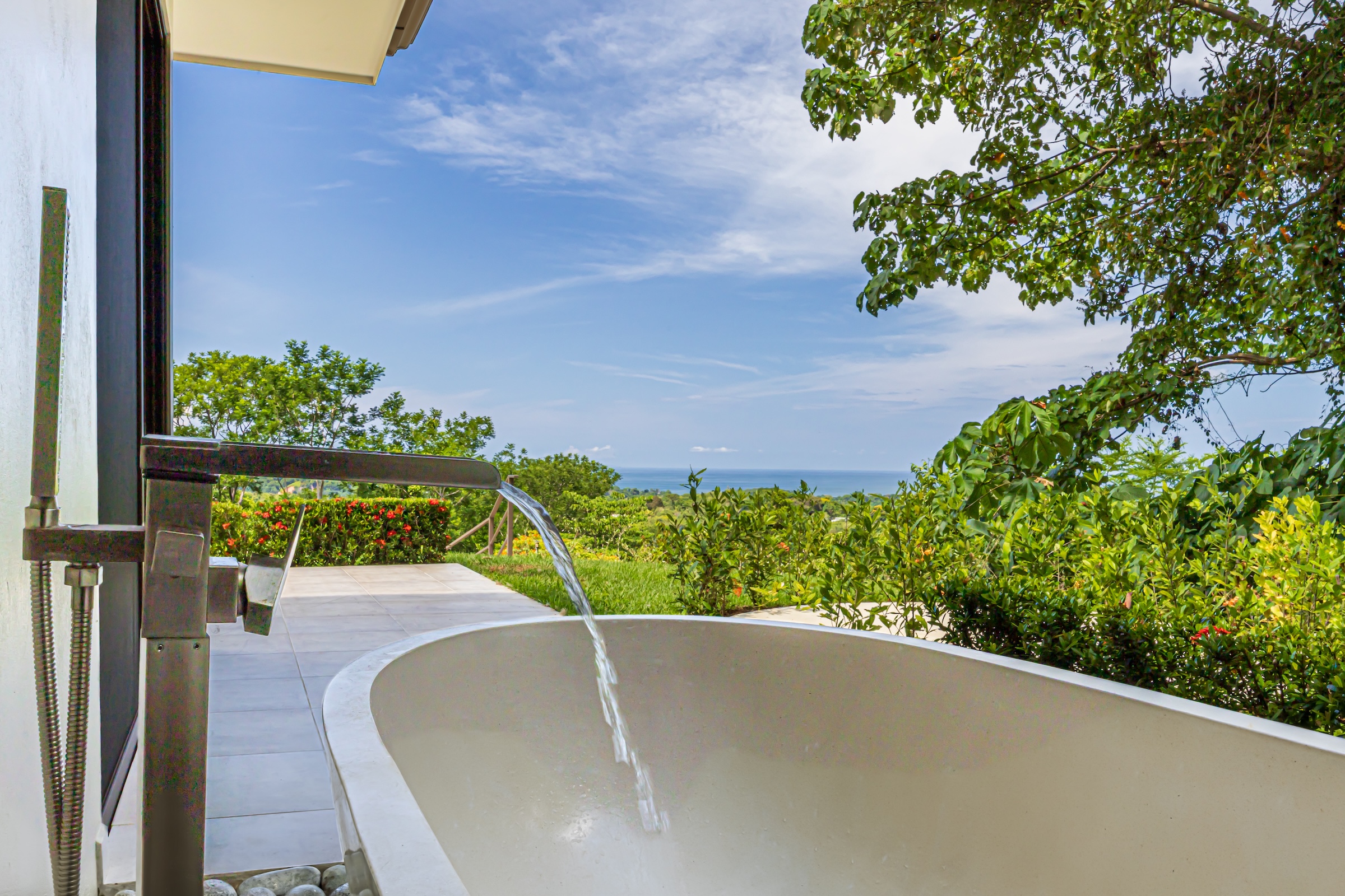 PRIVATE RESIDENCE WITH POOL AND OCEAN AND SUNSET VIEWS, IN OJOCHAL – 1.74 ACRES