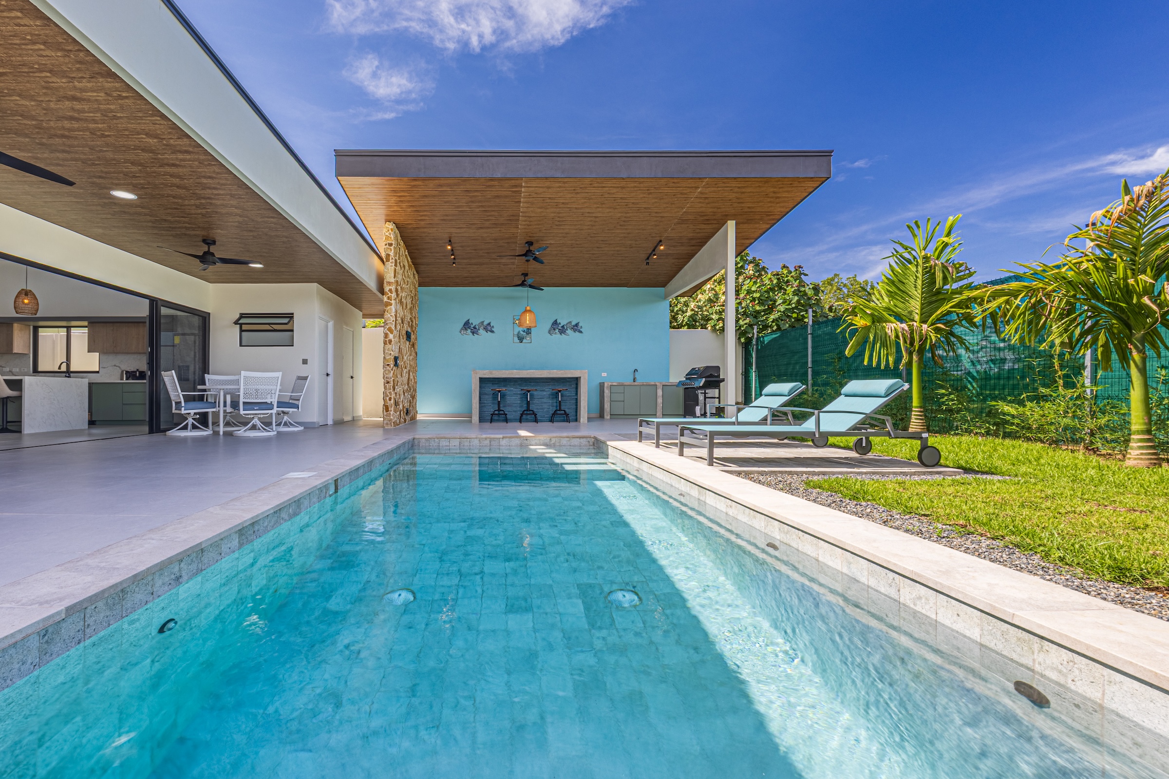CASA LIBELULA BRAND-NEW MODERN TROPICAL HOME, IN UVITA