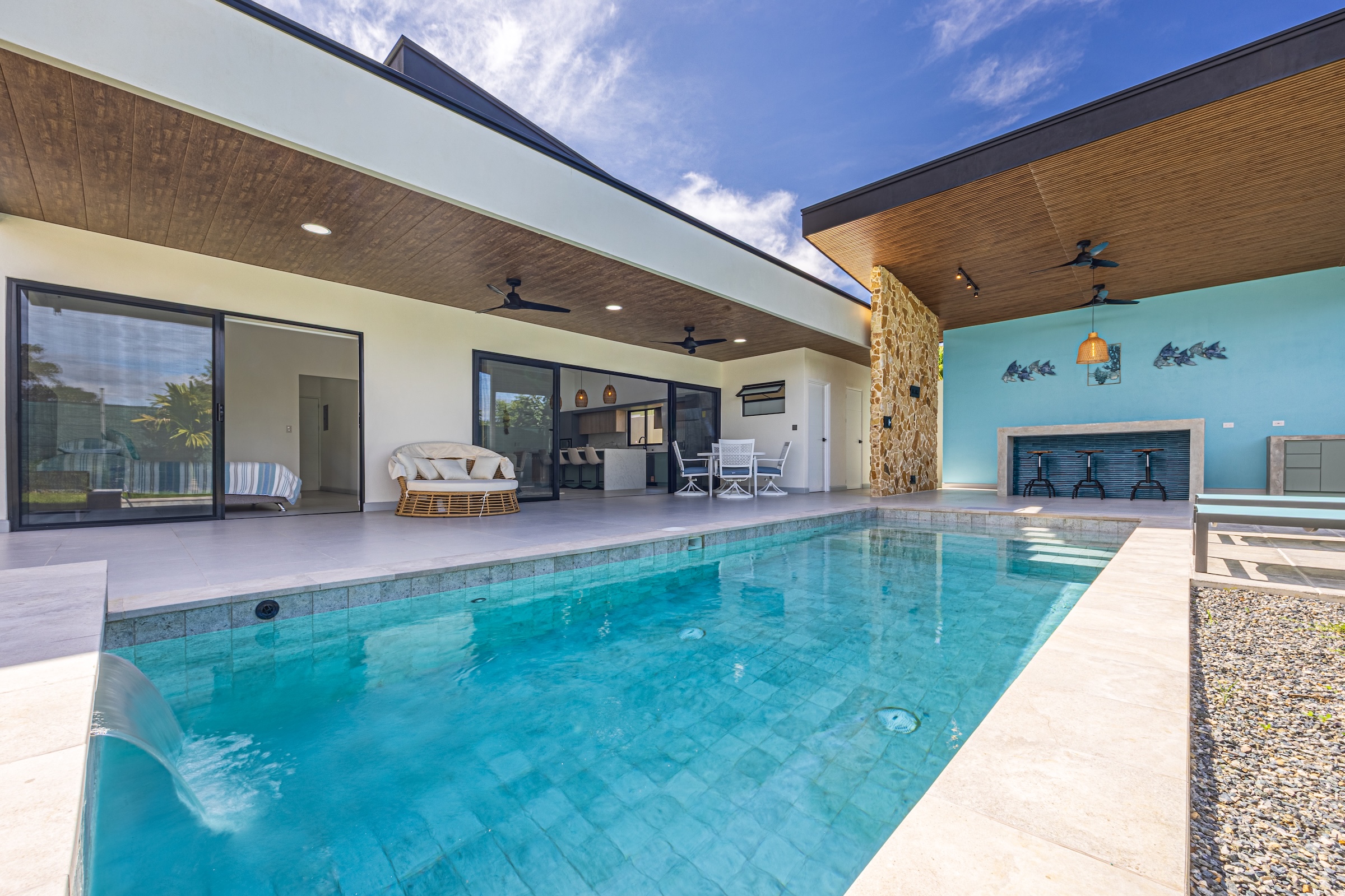 CASA LIBELULA BRAND-NEW MODERN TROPICAL HOME, IN UVITA