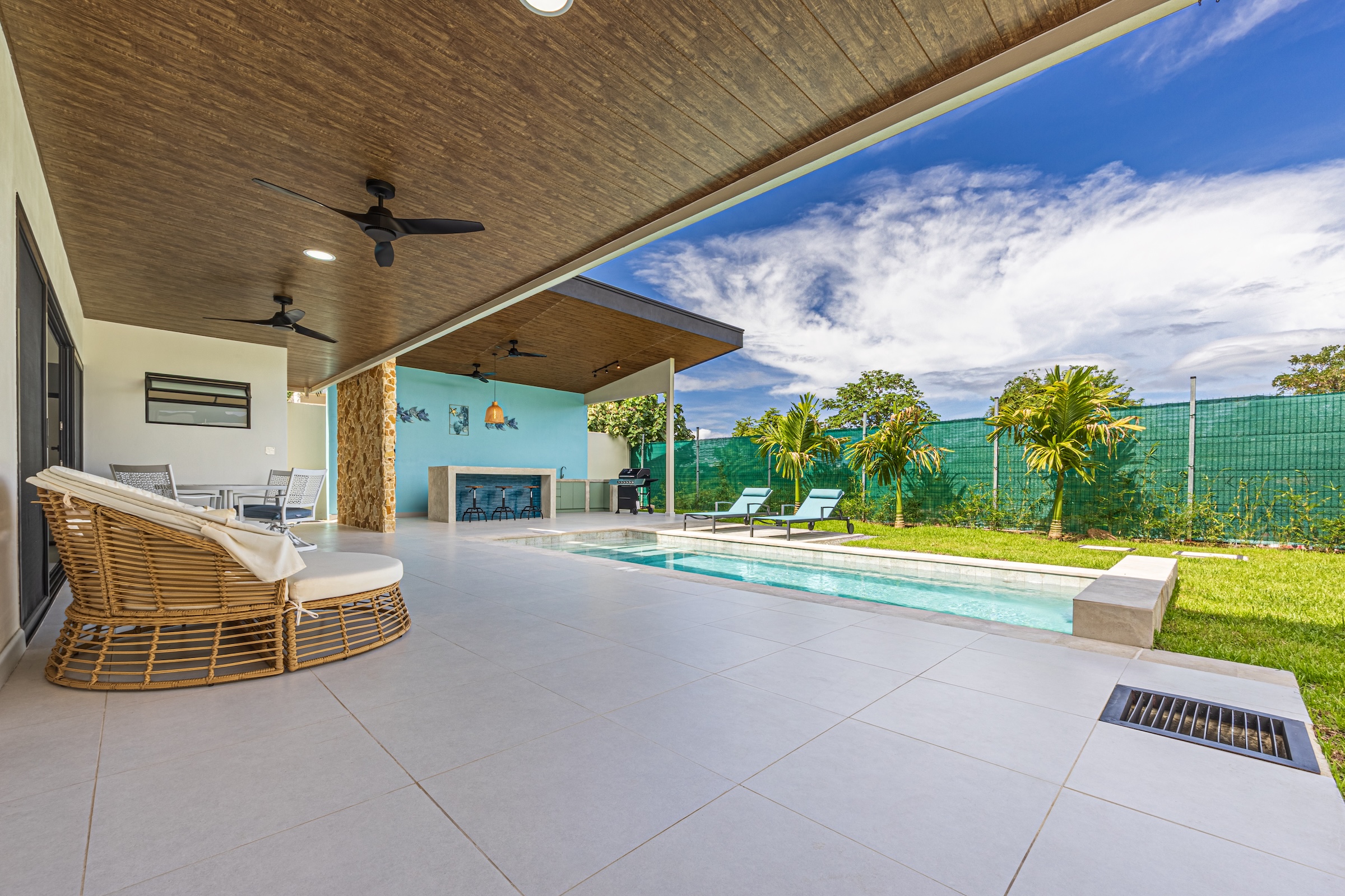 CASA LIBELULA BRAND-NEW MODERN TROPICAL HOME, IN UVITA