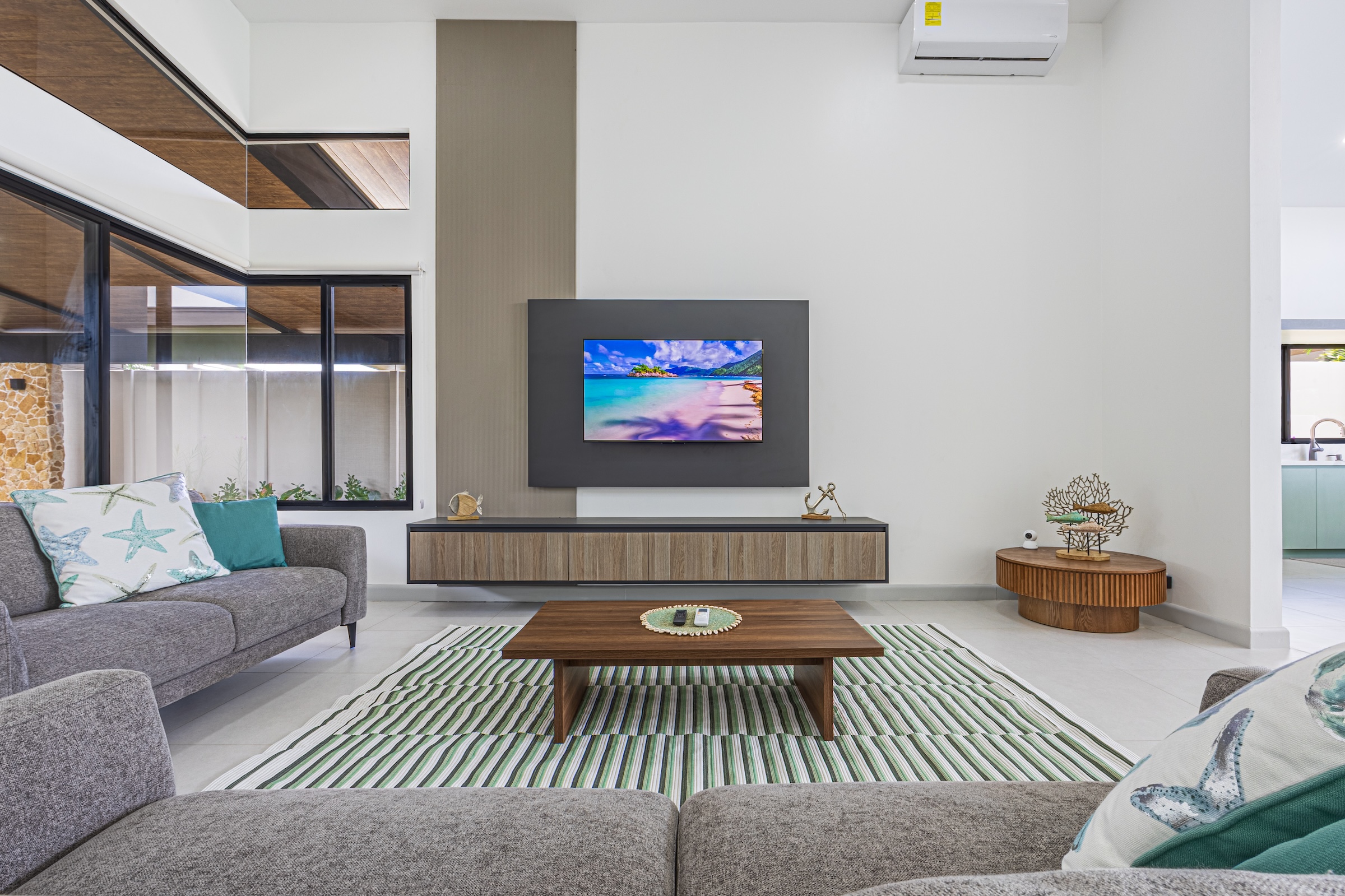 CASA LIBELULA BRAND-NEW MODERN TROPICAL HOME, IN UVITA