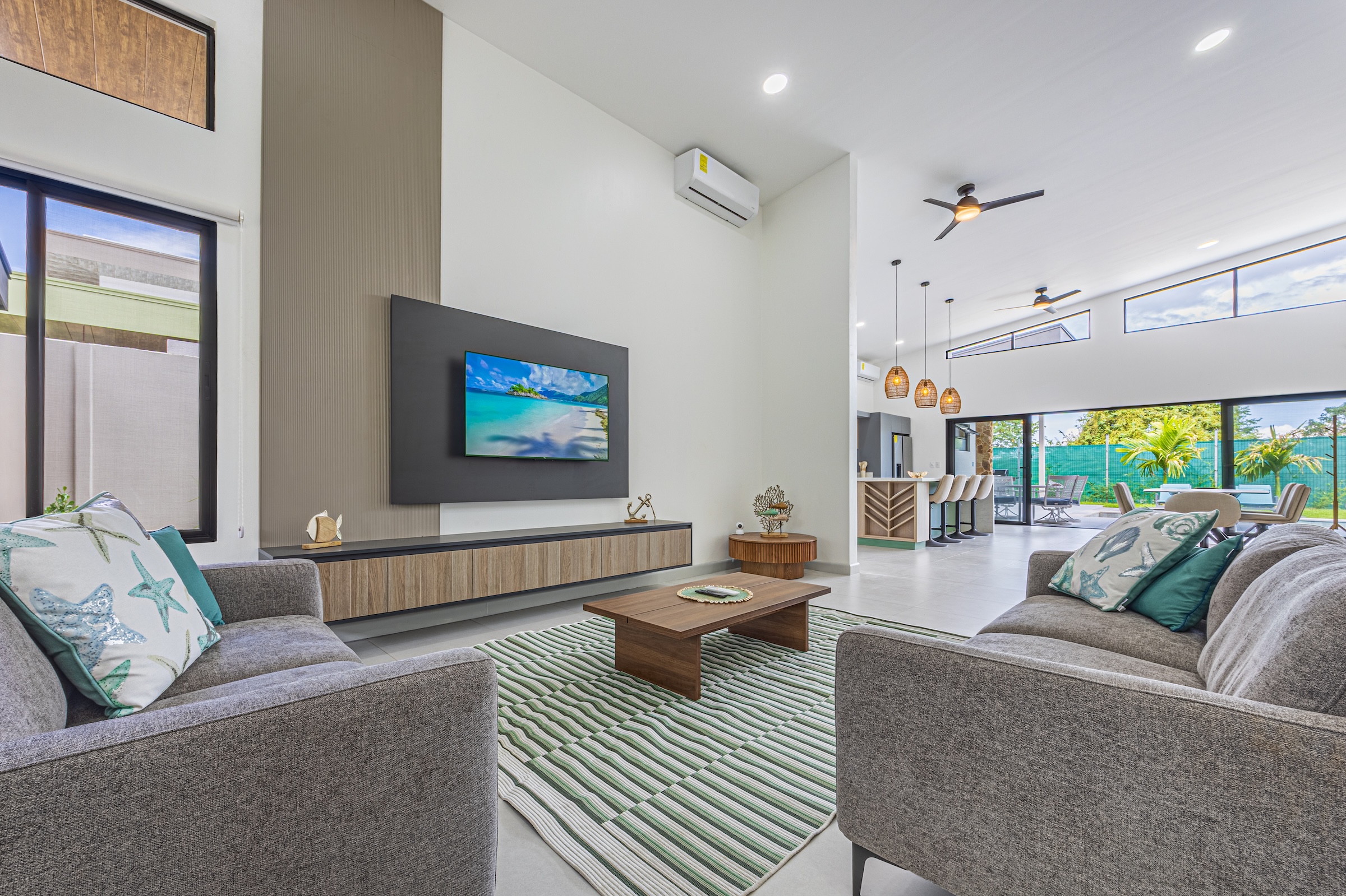 CASA LIBELULA BRAND-NEW MODERN TROPICAL HOME, IN UVITA