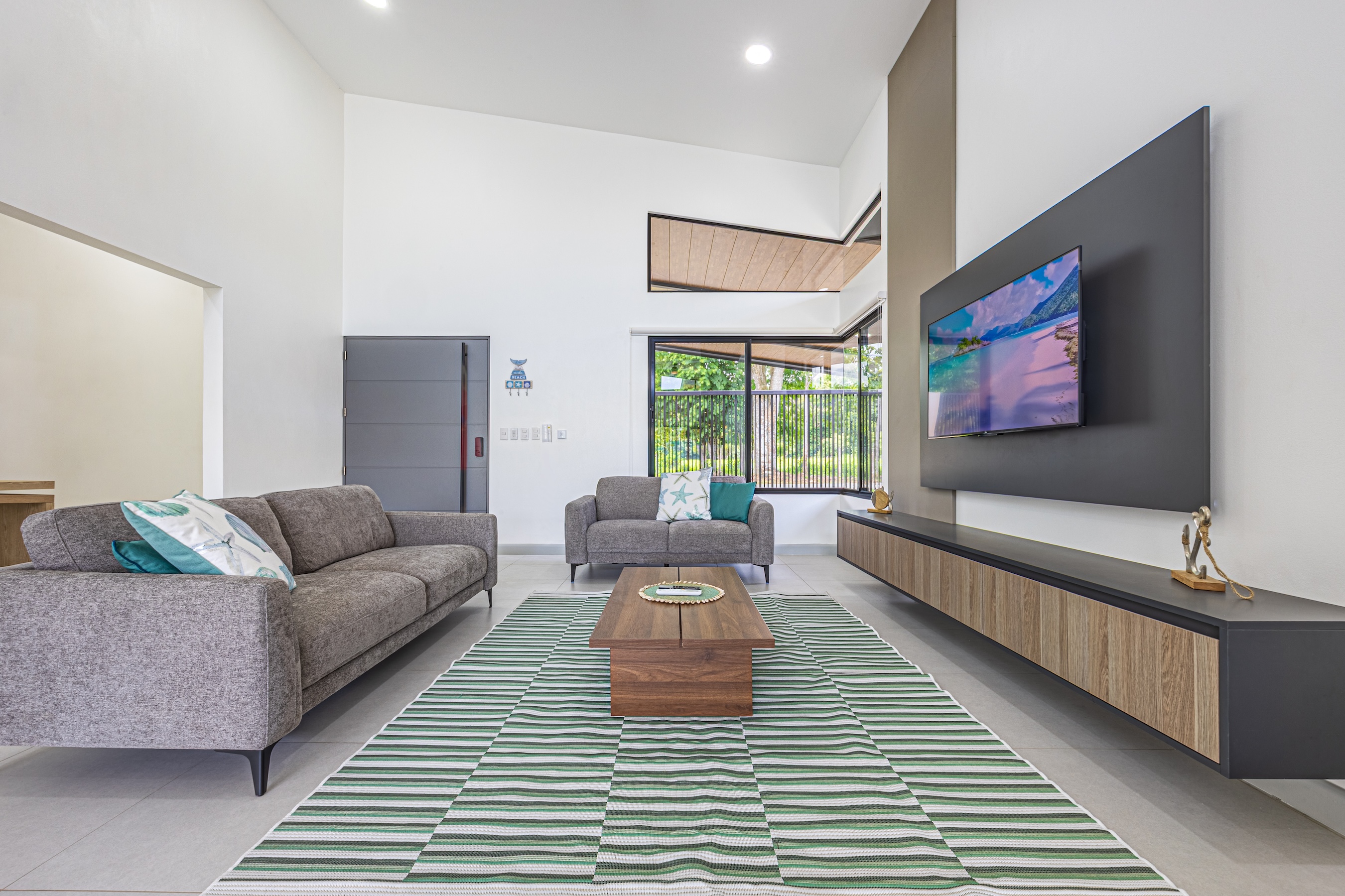 CASA LIBELULA BRAND-NEW MODERN TROPICAL HOME, IN UVITA