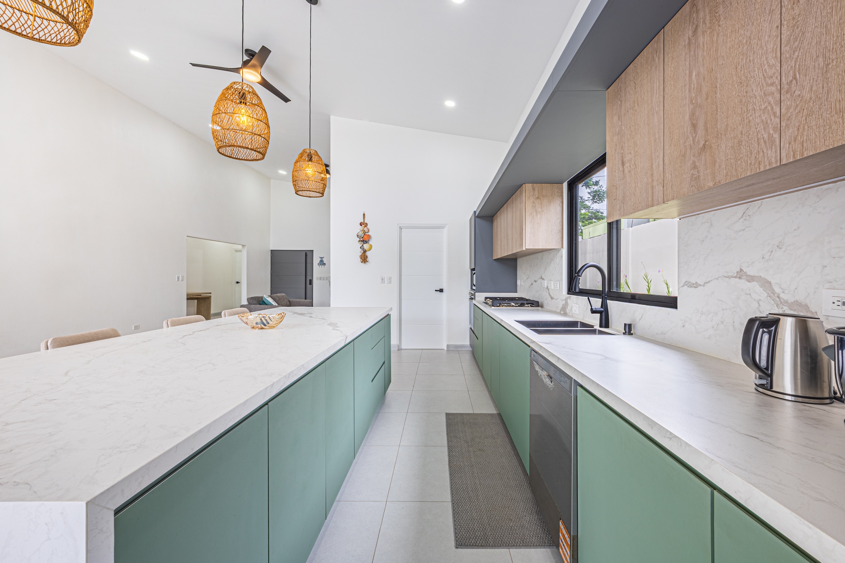 CASA LIBELULA BRAND-NEW MODERN TROPICAL HOME, IN UVITA