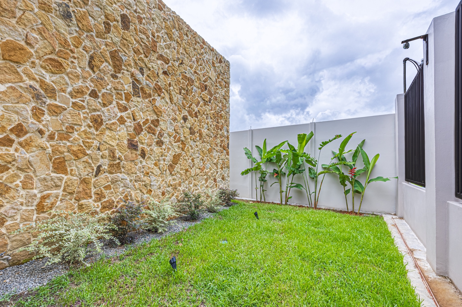 CASA LIBELULA BRAND-NEW MODERN TROPICAL HOME, IN UVITA