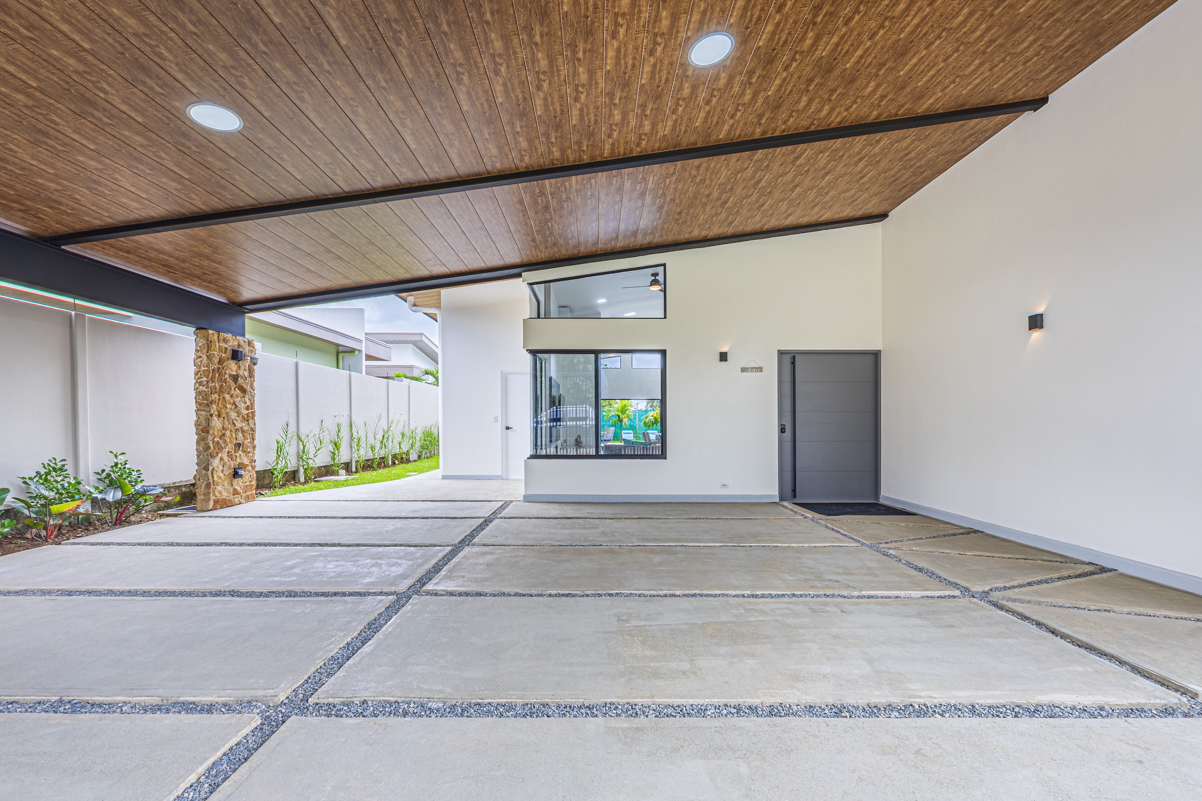 CASA LIBELULA BRAND-NEW MODERN TROPICAL HOME, IN UVITA