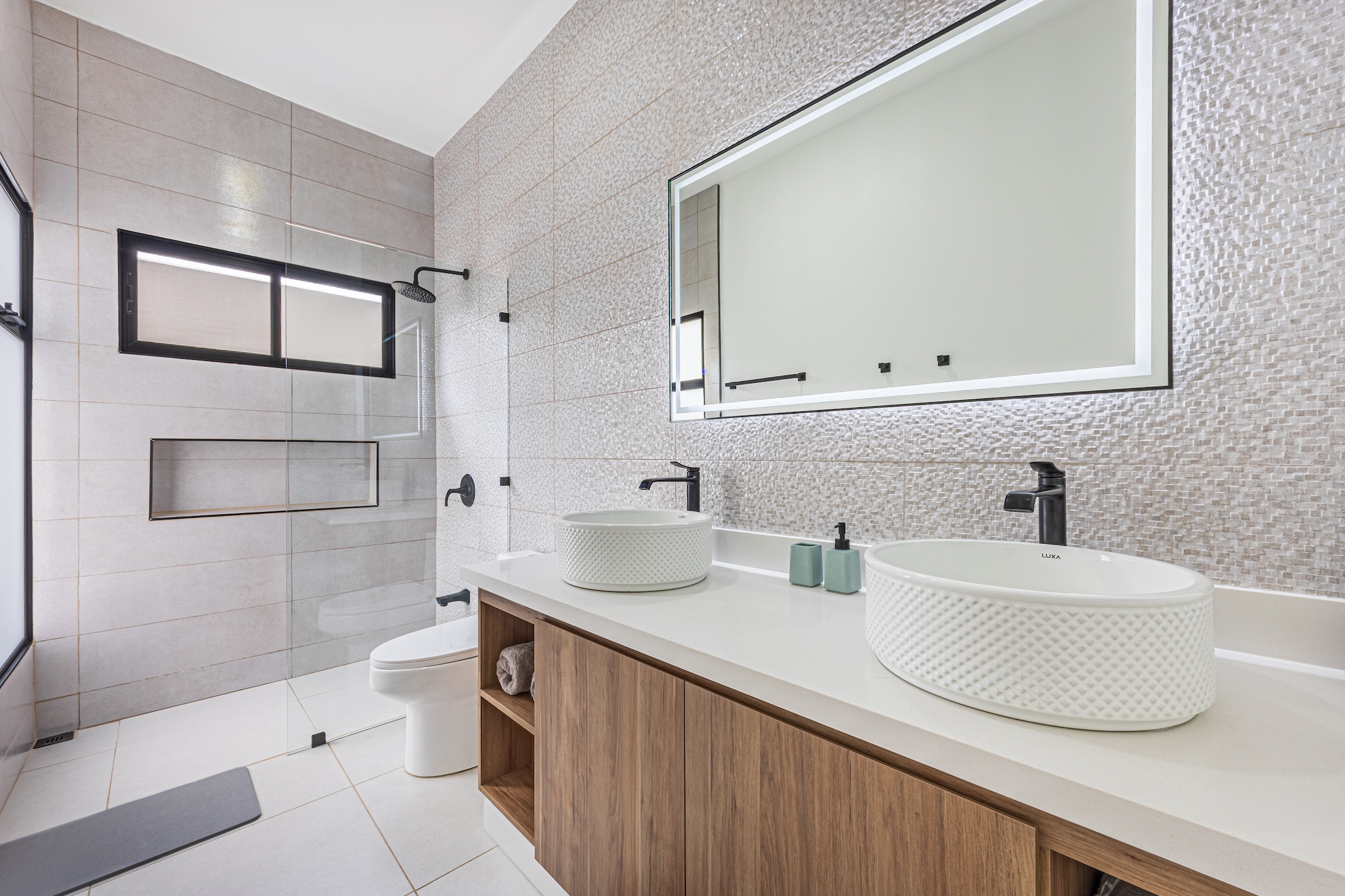 CASA LIBELULA BRAND-NEW MODERN TROPICAL HOME, IN UVITA