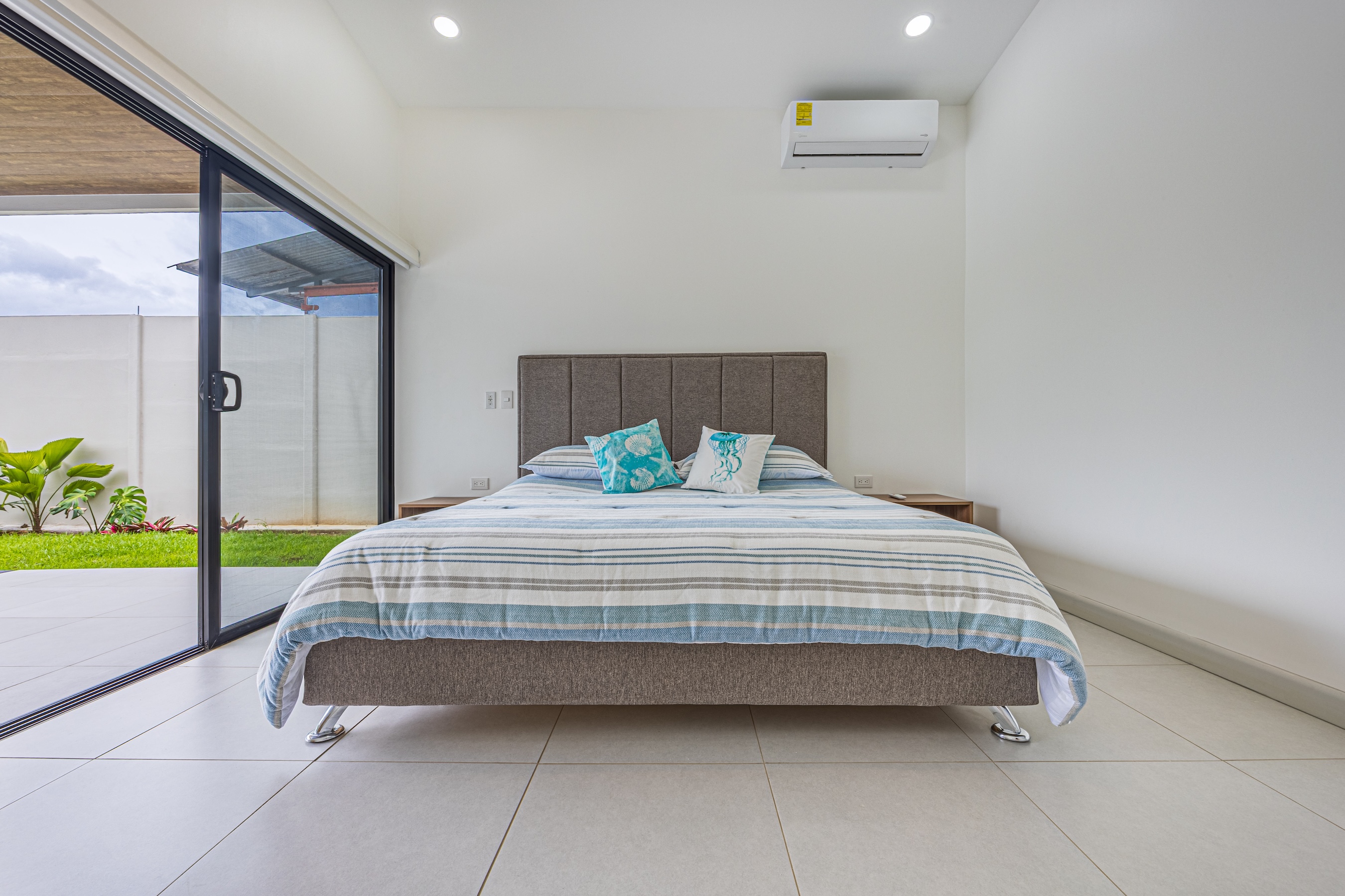 CASA LIBELULA BRAND-NEW MODERN TROPICAL HOME, IN UVITA