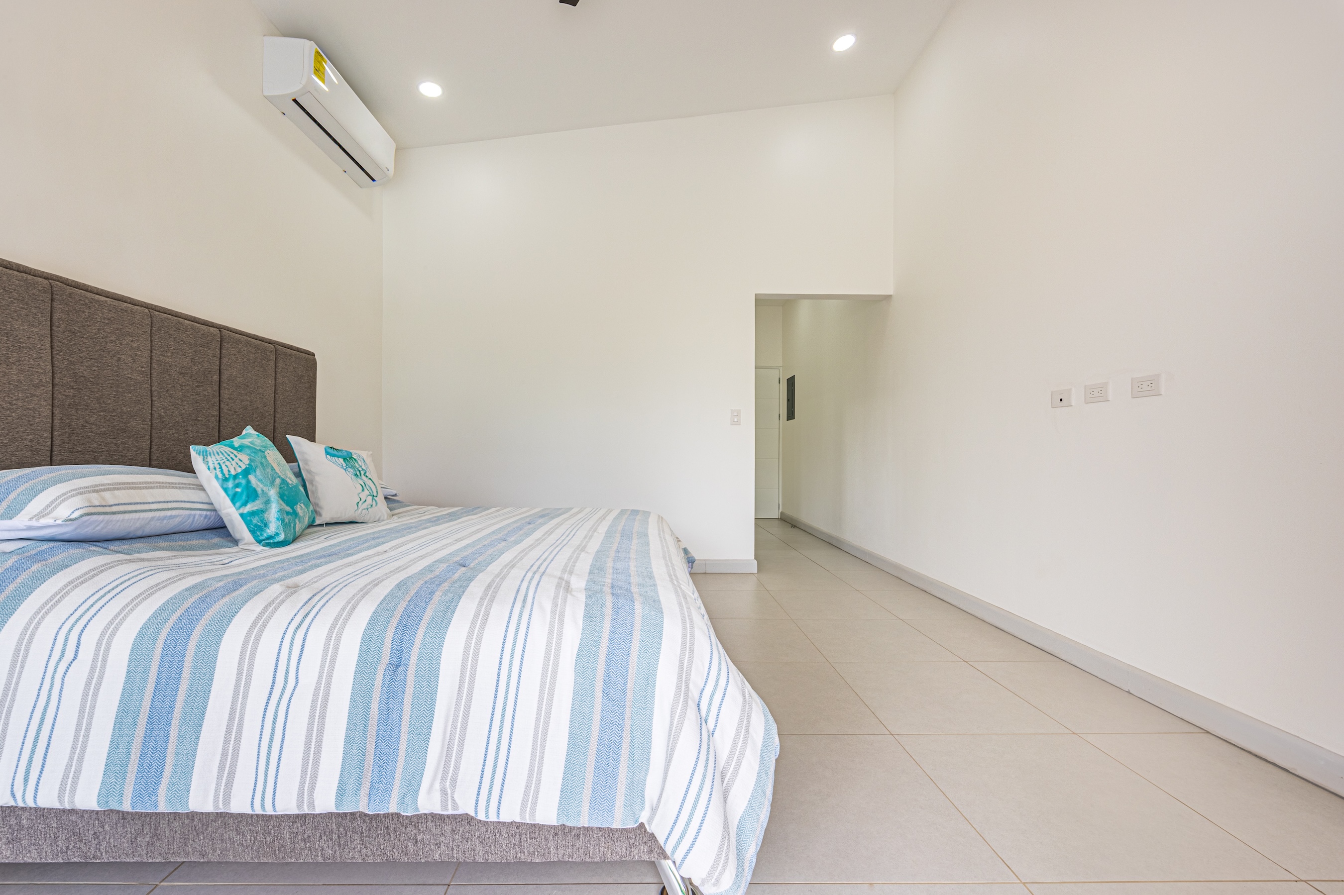CASA LIBELULA BRAND-NEW MODERN TROPICAL HOME, IN UVITA