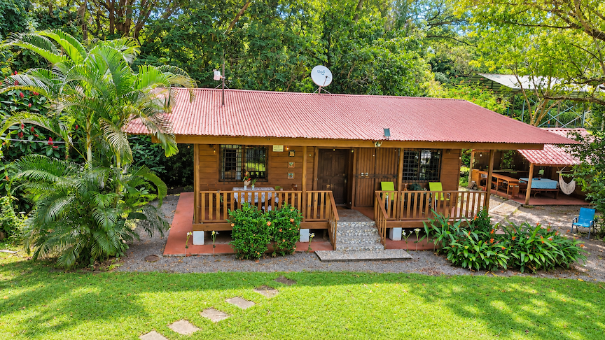 WOODEN CABIN WITH A NEARBY RIVER AND TROPICAL NATURE, IN UVITA