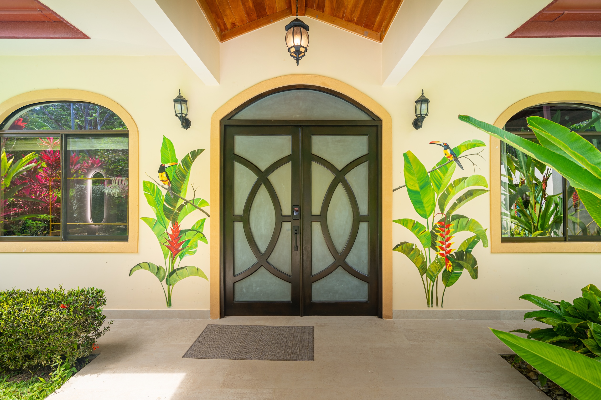 REMODELED 3-BEDROOM HOUSE WITH POOL, IN OJOCHAL