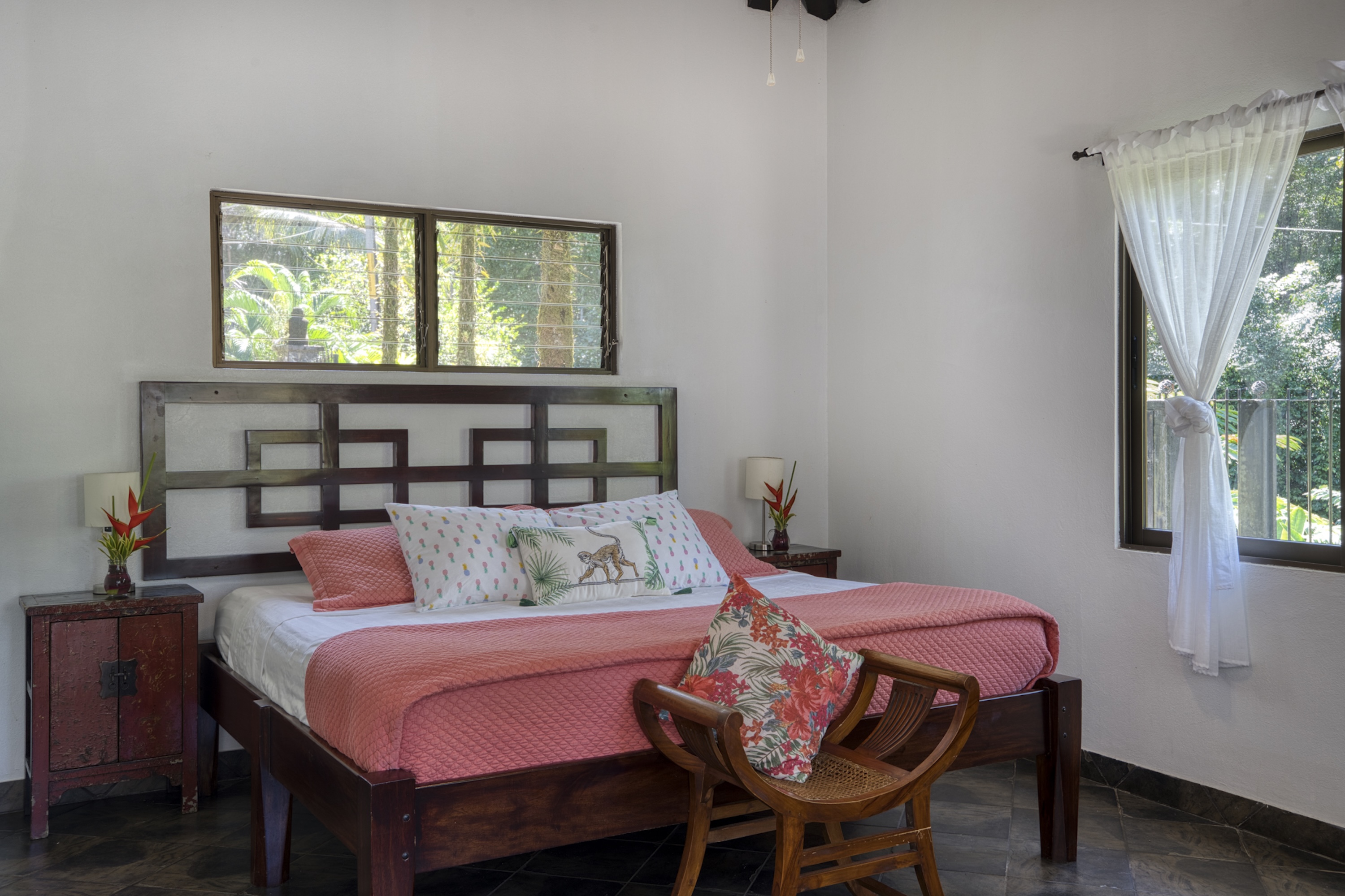 3-BEDROOM HOUSE WITH POOL IN A JUNGLE SETTING, IN UVITA – 1.6 ACRES
