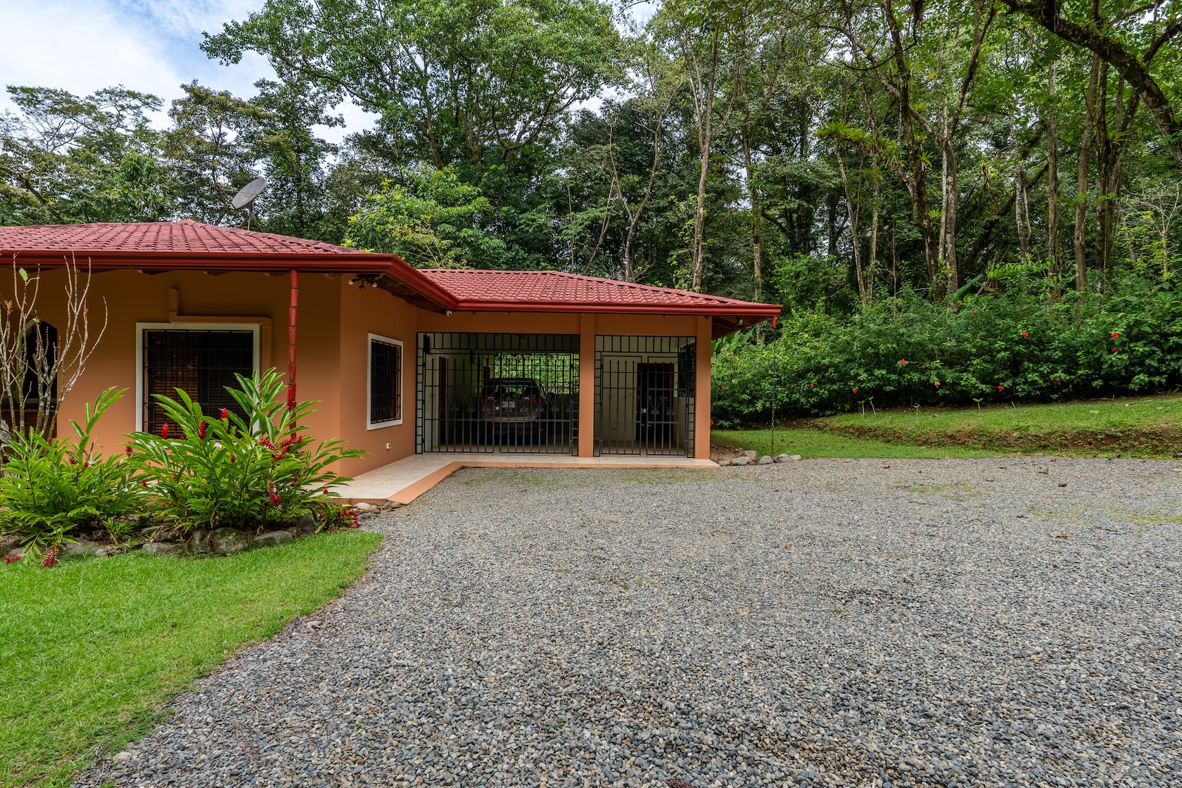 TROPICAL HOME WITH 2-BEDROOM POOL AND STREAM, IN OJOCHAL – 1.6 ACRES