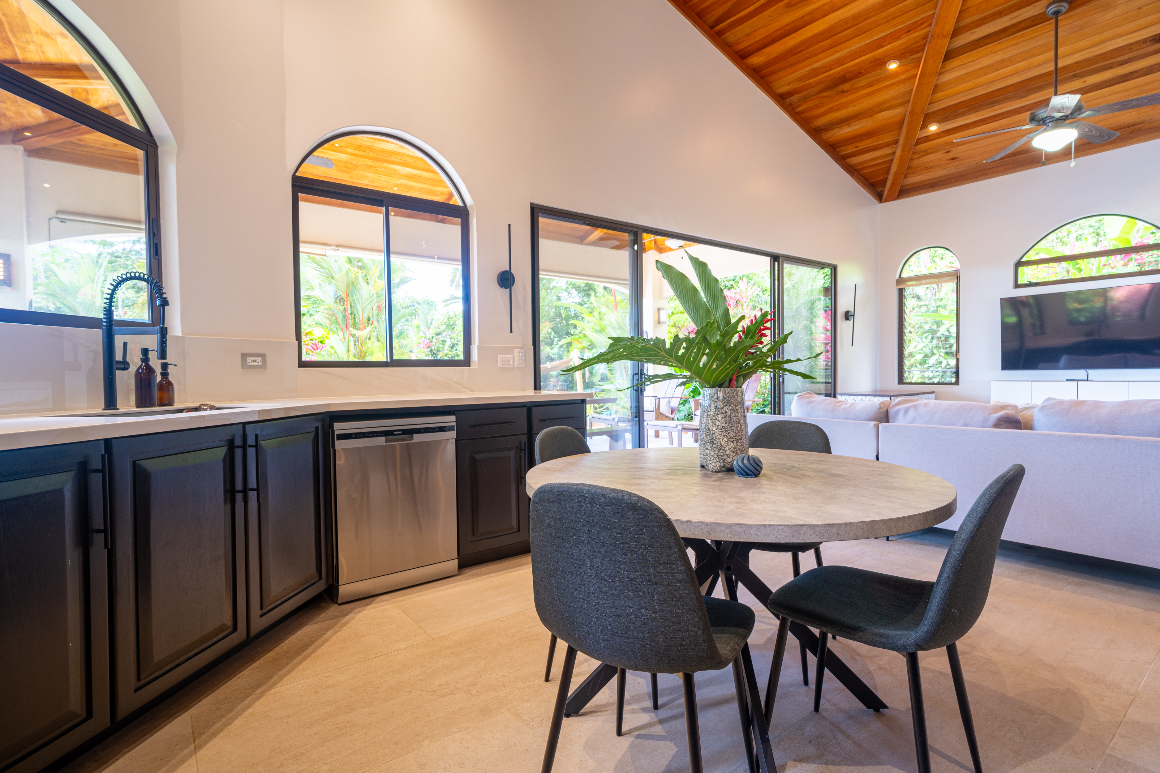 REMODELED 3-BEDROOM HOUSE WITH POOL, IN OJOCHAL