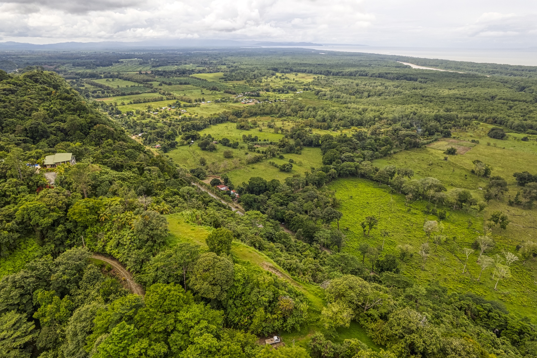 LOT 4 WITH A LARGE BUILDING AREA AND MOUNTAIN VIEWS, IN TRES RÍOS