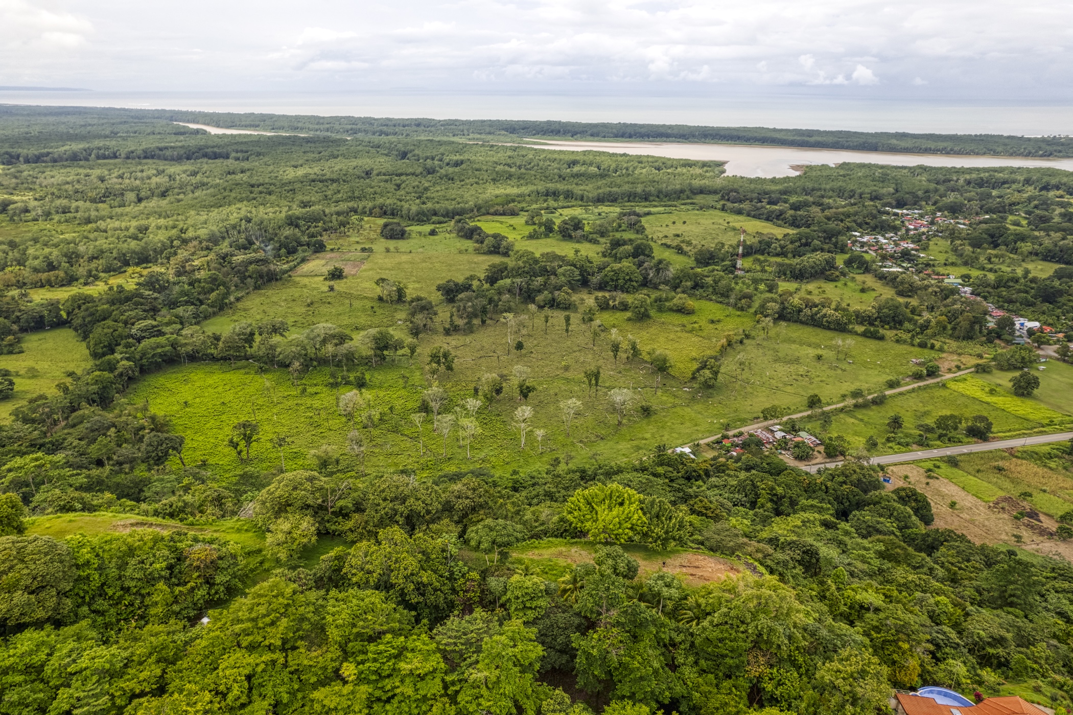 LOT 4 WITH A LARGE BUILDING AREA AND MOUNTAIN VIEWS, IN TRES RÍOS