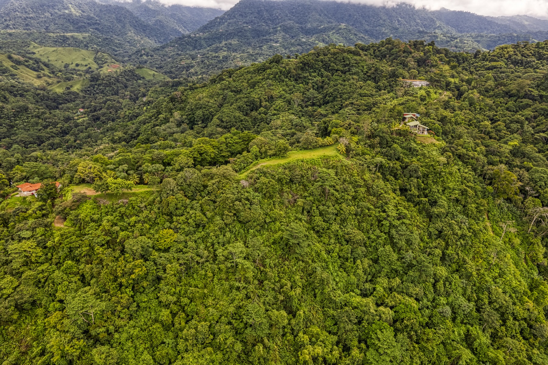 LOT 4 WITH A LARGE BUILDING AREA AND MOUNTAIN VIEWS, IN TRES RÍOS