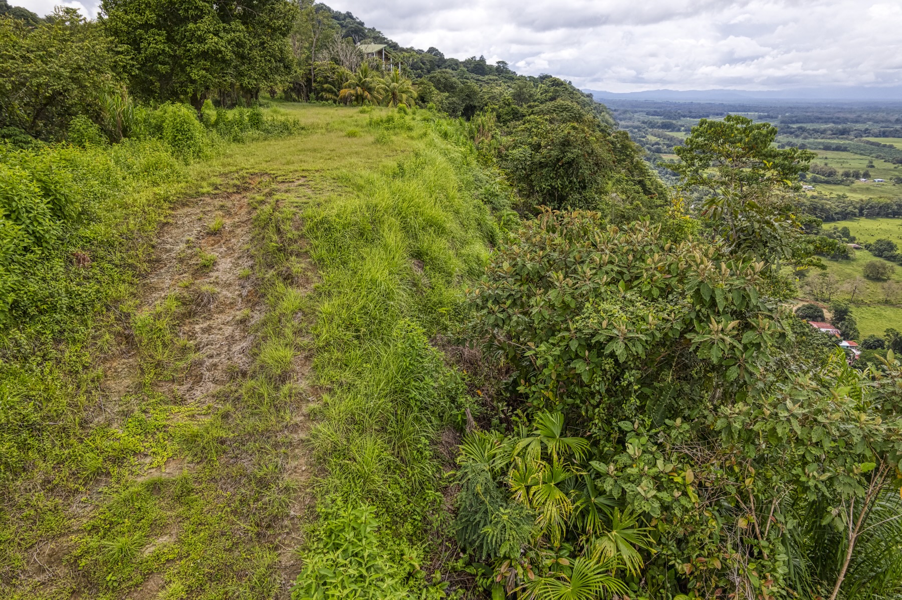 LOT 4 WITH A LARGE BUILDING AREA AND MOUNTAIN VIEWS, IN TRES RÍOS
