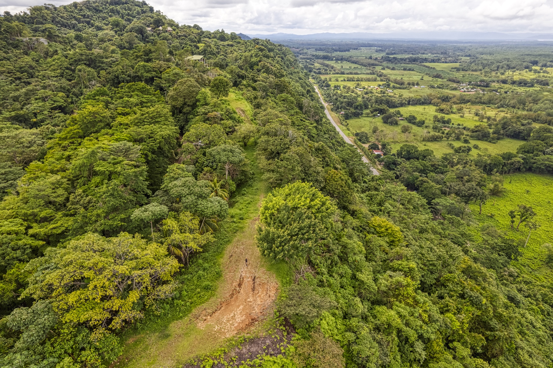 LOT 4 WITH A LARGE BUILDING AREA AND MOUNTAIN VIEWS, IN TRES RÍOS