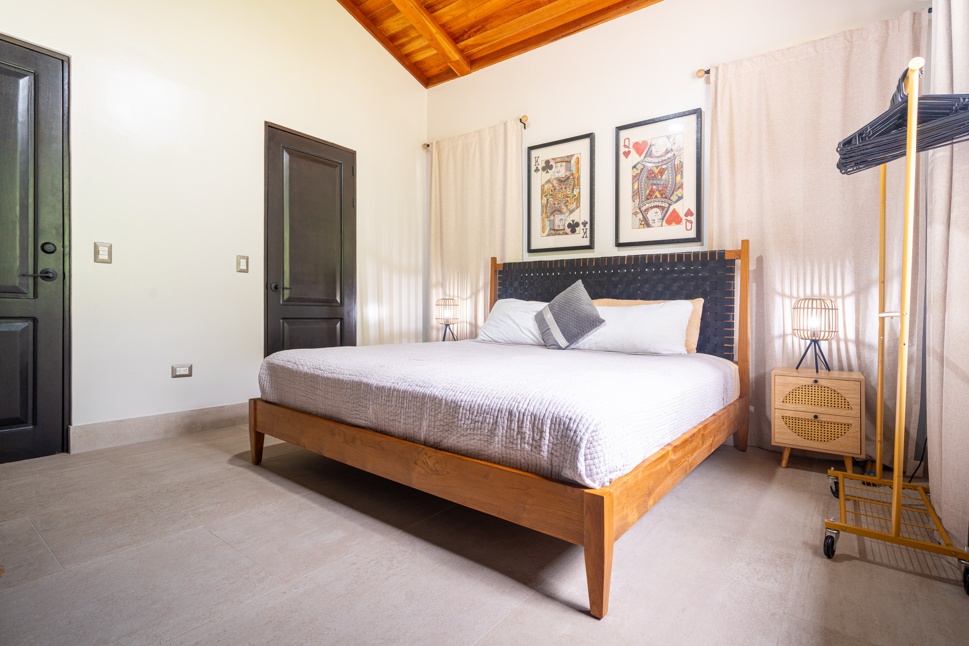 REMODELED 3-BEDROOM HOUSE WITH POOL, IN OJOCHAL