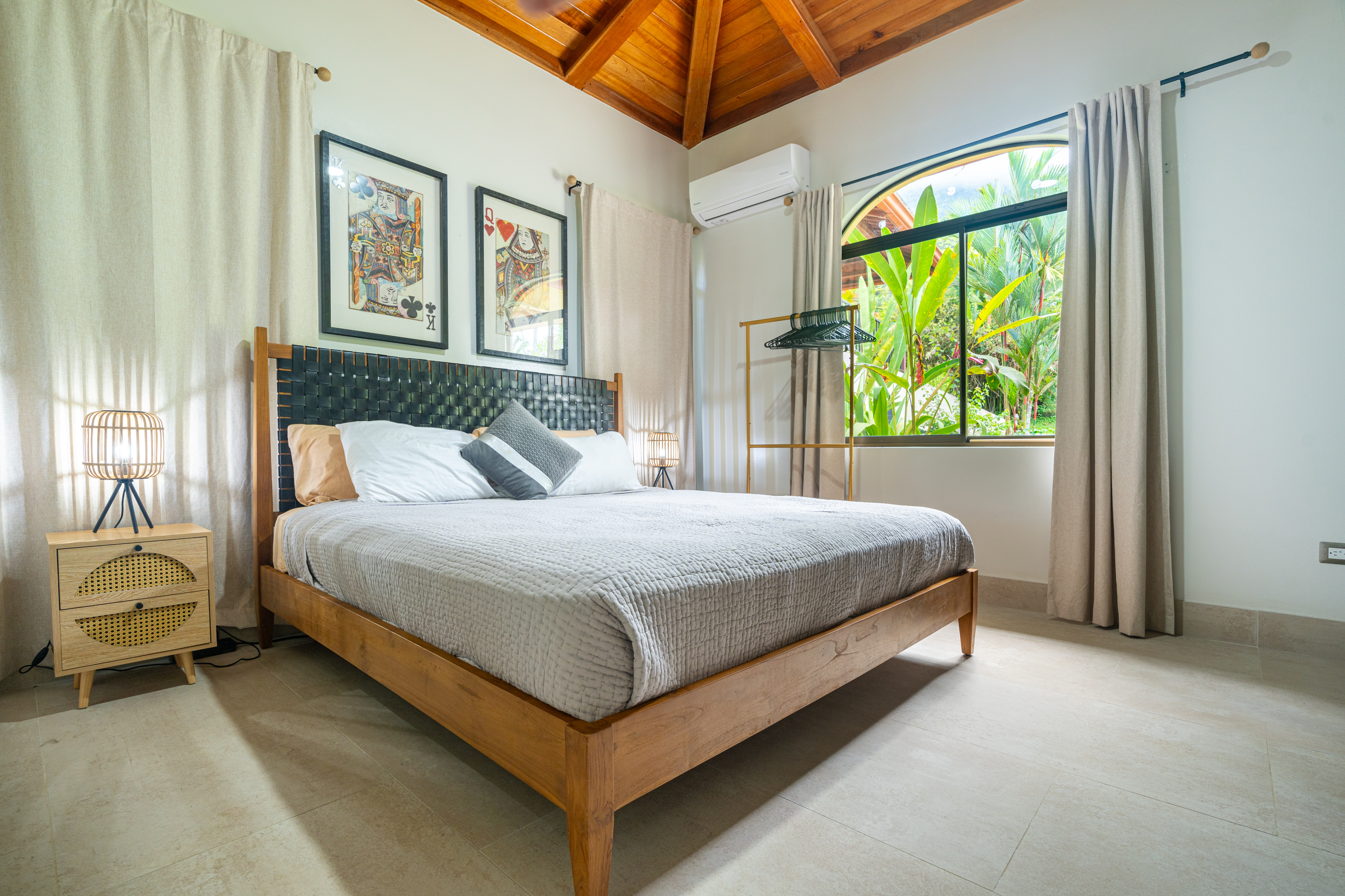 REMODELED 3-BEDROOM HOUSE WITH POOL, IN OJOCHAL
