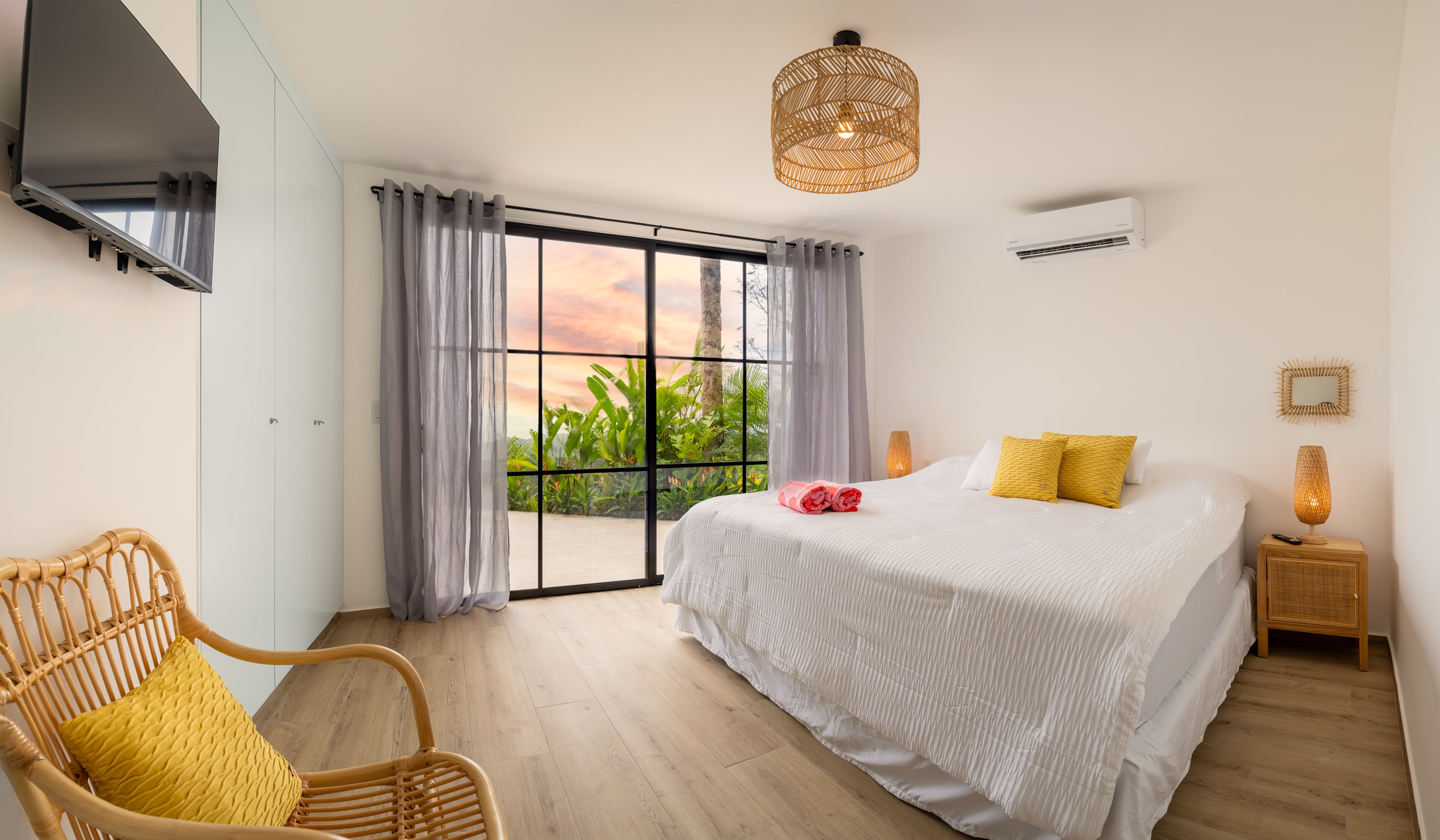 MODERN 3-BEDROOM HOME WITH OCEAN VIEWS, IN OJOCHAL – 0.16 ACRES