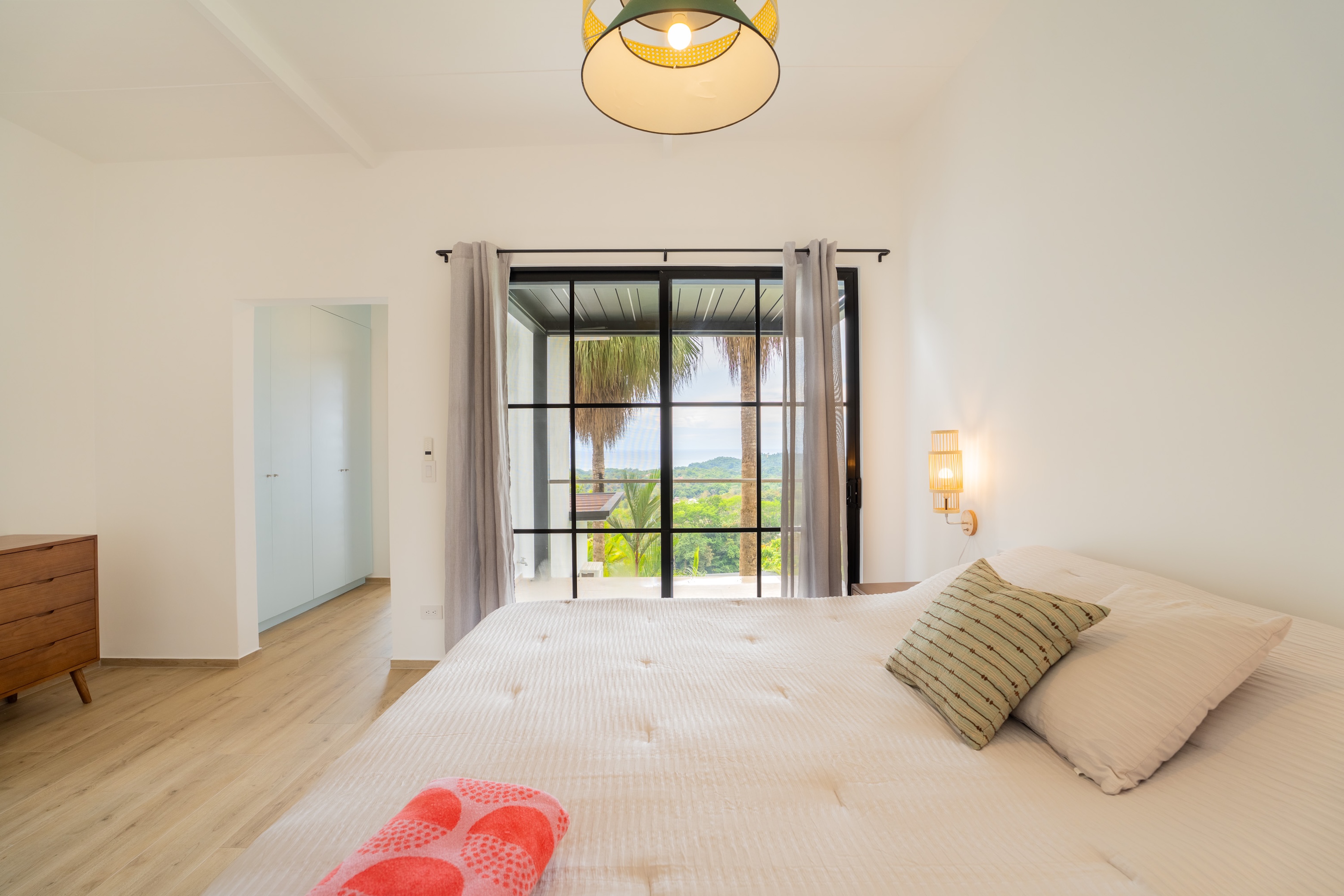 MODERN 3-BEDROOM HOME WITH OCEAN VIEWS, IN OJOCHAL – 0.16 ACRES