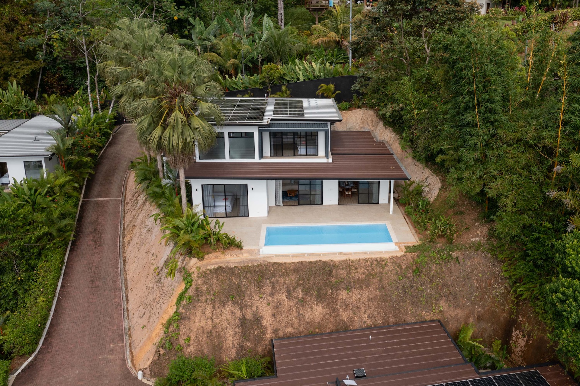 MODERN 3-BEDROOM HOME WITH OCEAN VIEWS, IN OJOCHAL – 0.16 ACRES