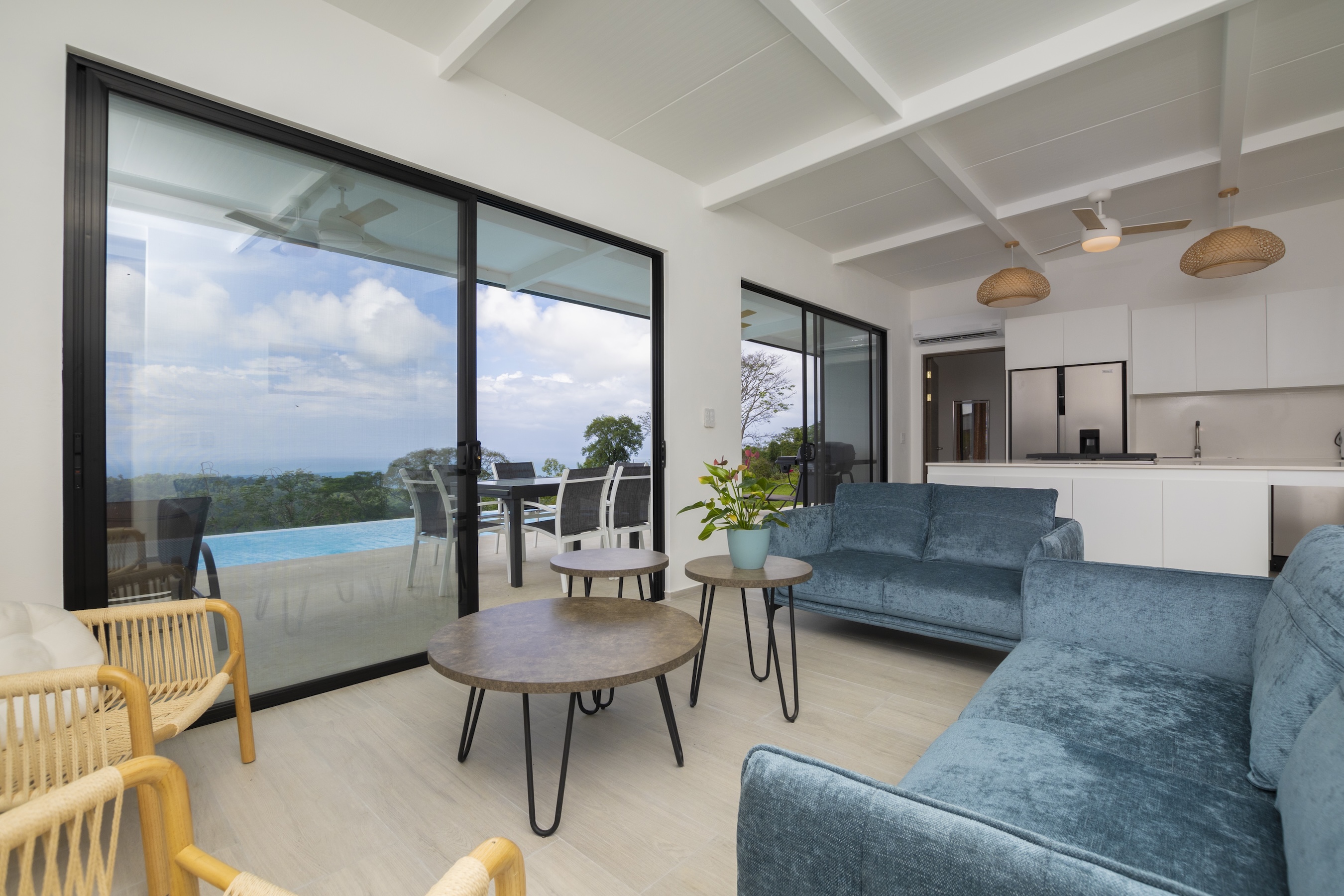 CONTEMPORARY 3-BEDROOM RESIDENCE WITH OCEAN VIEWS, IN OJOCHAL