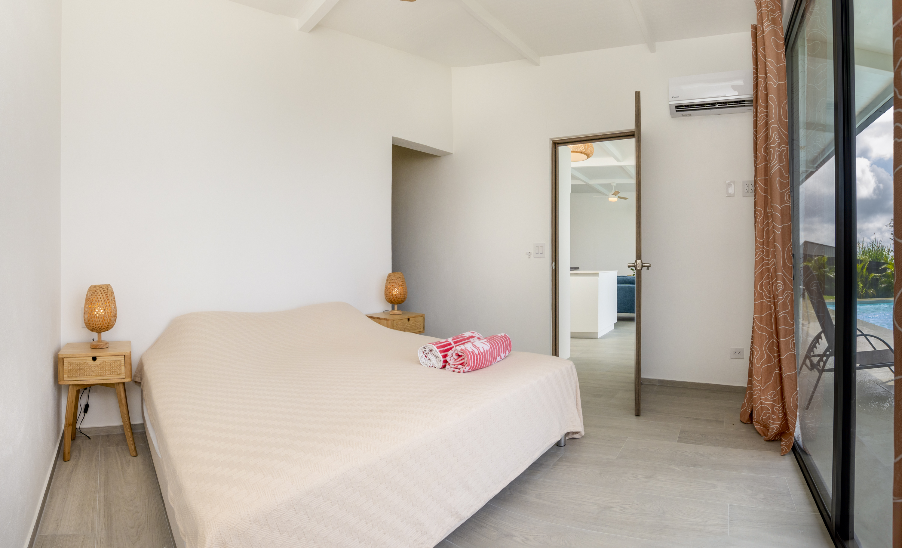 CONTEMPORARY 3-BEDROOM RESIDENCE WITH OCEAN VIEWS, IN OJOCHAL