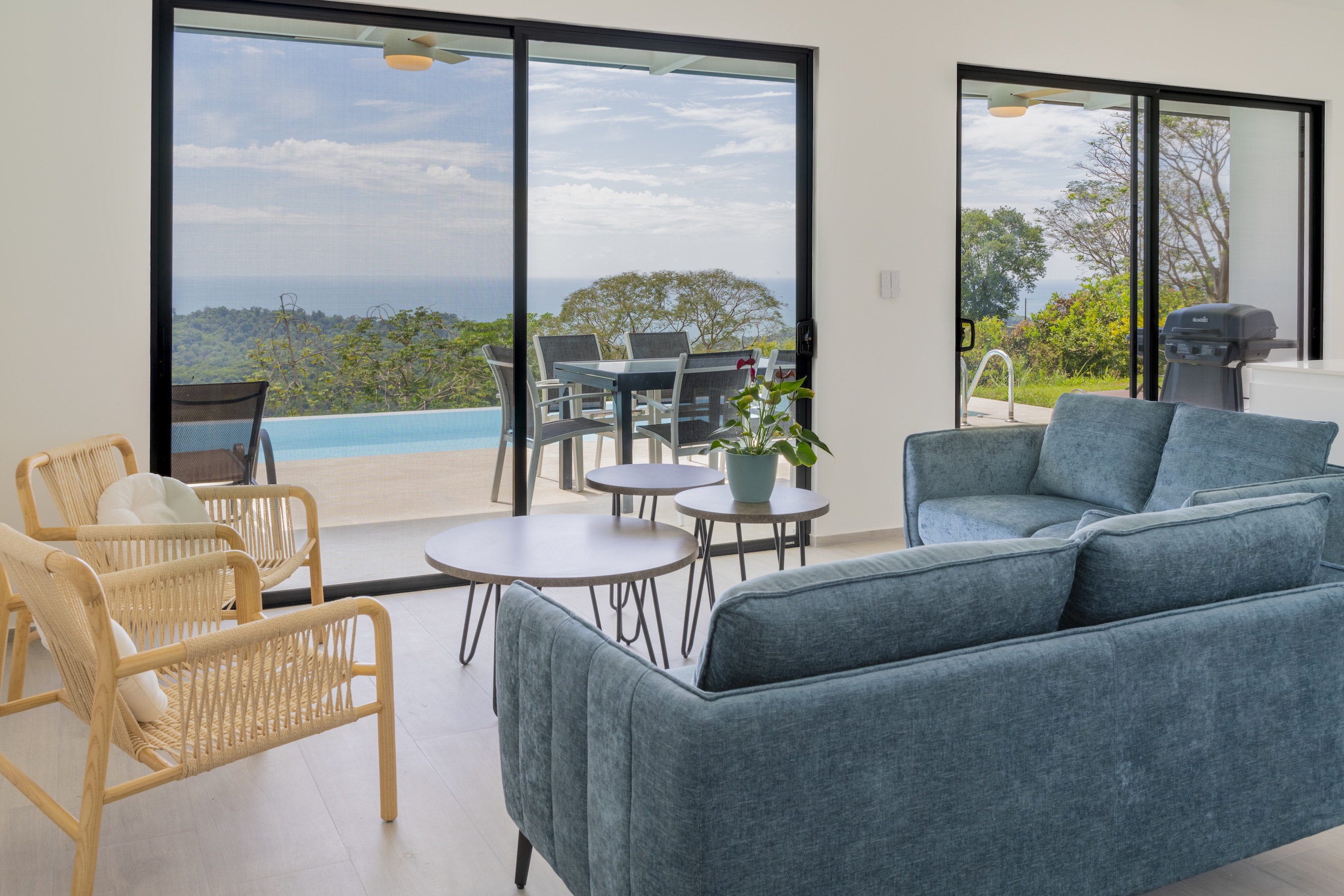 CONTEMPORARY 3-BEDROOM RESIDENCE WITH OCEAN VIEWS, IN OJOCHAL
