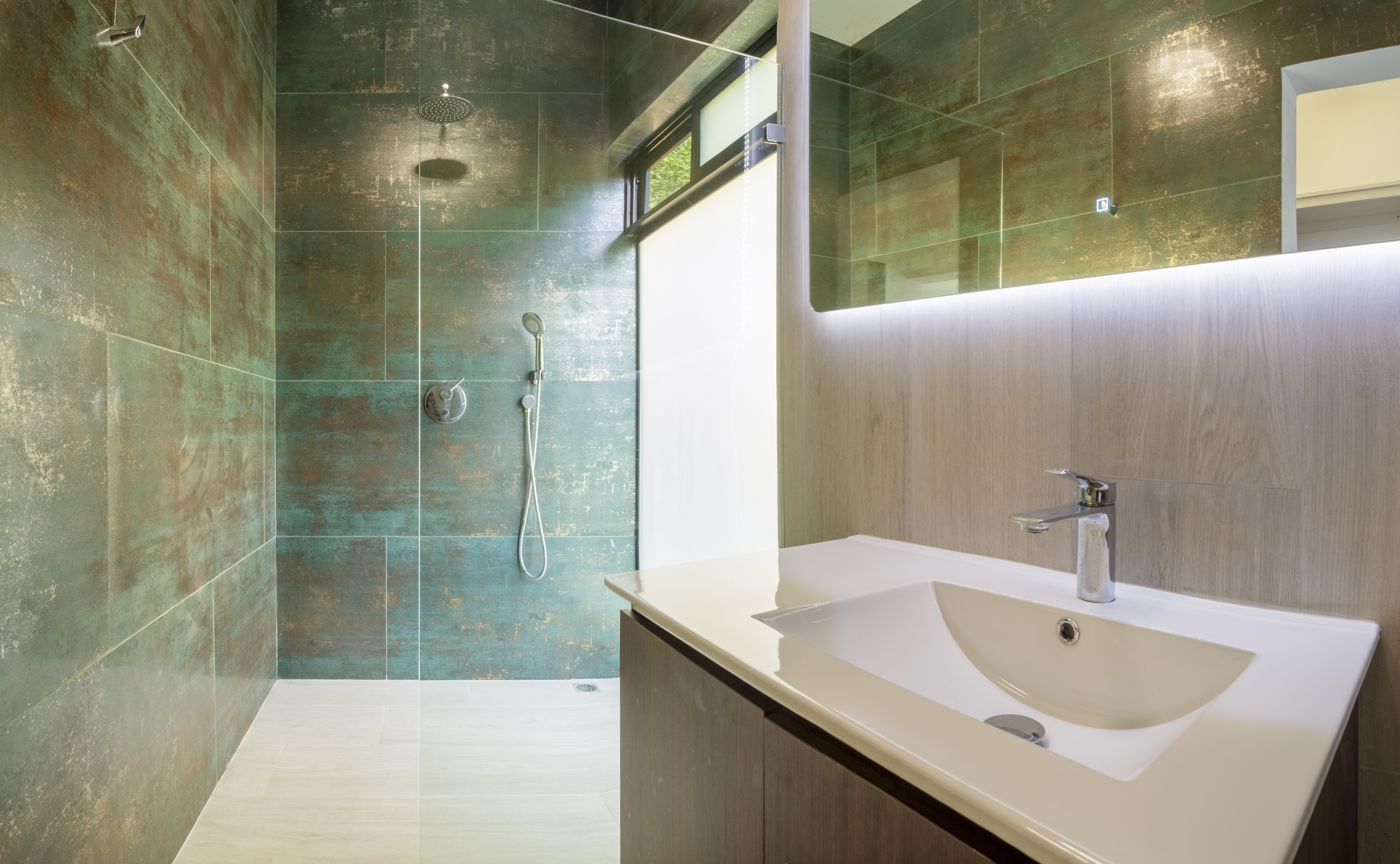 CONTEMPORARY 3-BEDROOM RESIDENCE WITH OCEAN VIEWS, IN OJOCHAL
