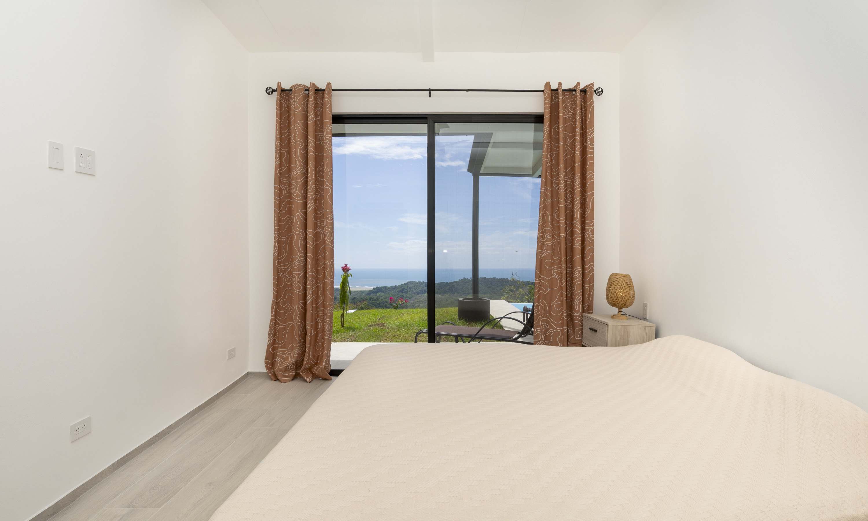 CONTEMPORARY 3-BEDROOM RESIDENCE WITH OCEAN VIEWS, IN OJOCHAL