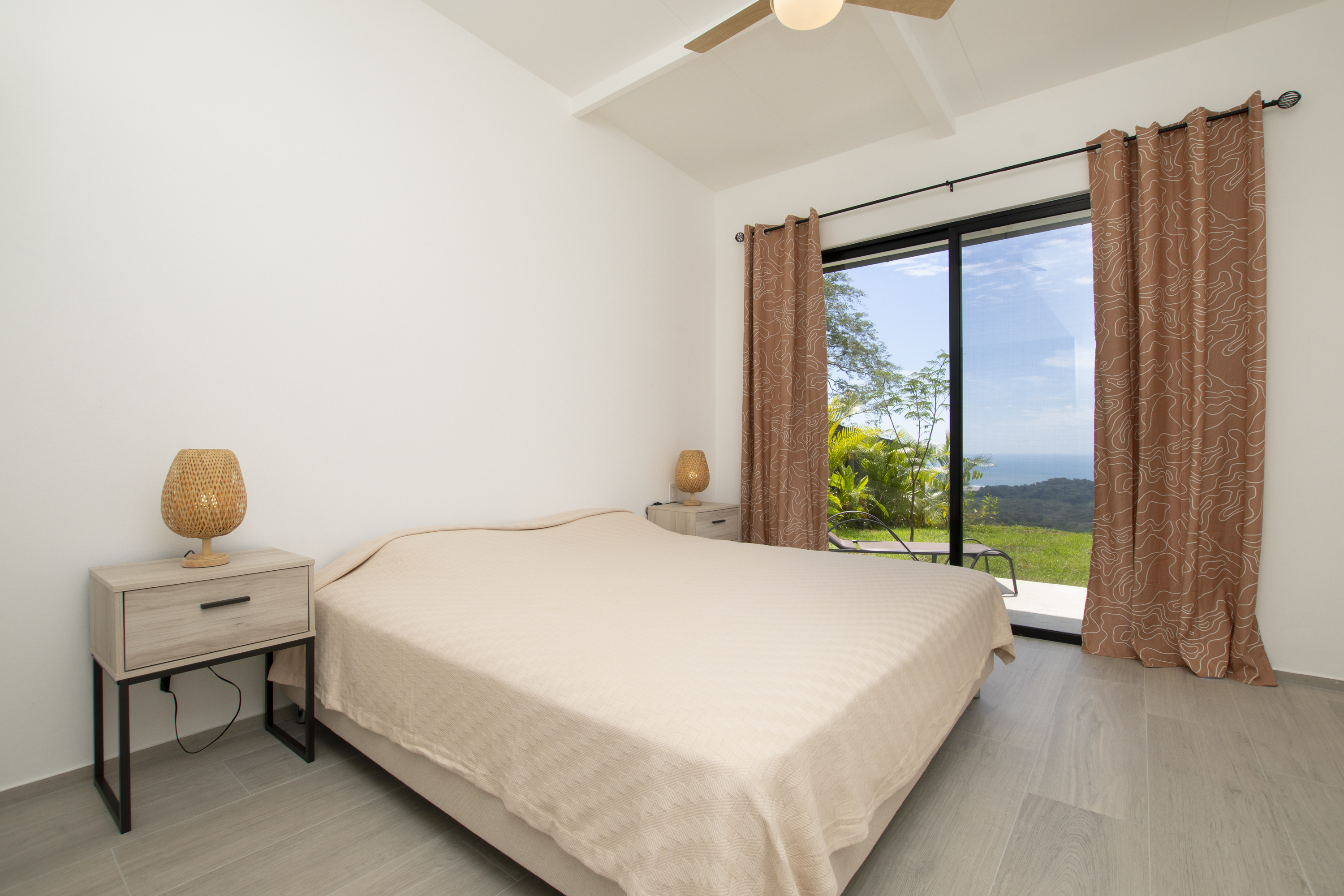 CONTEMPORARY 3-BEDROOM RESIDENCE WITH OCEAN VIEWS, IN OJOCHAL