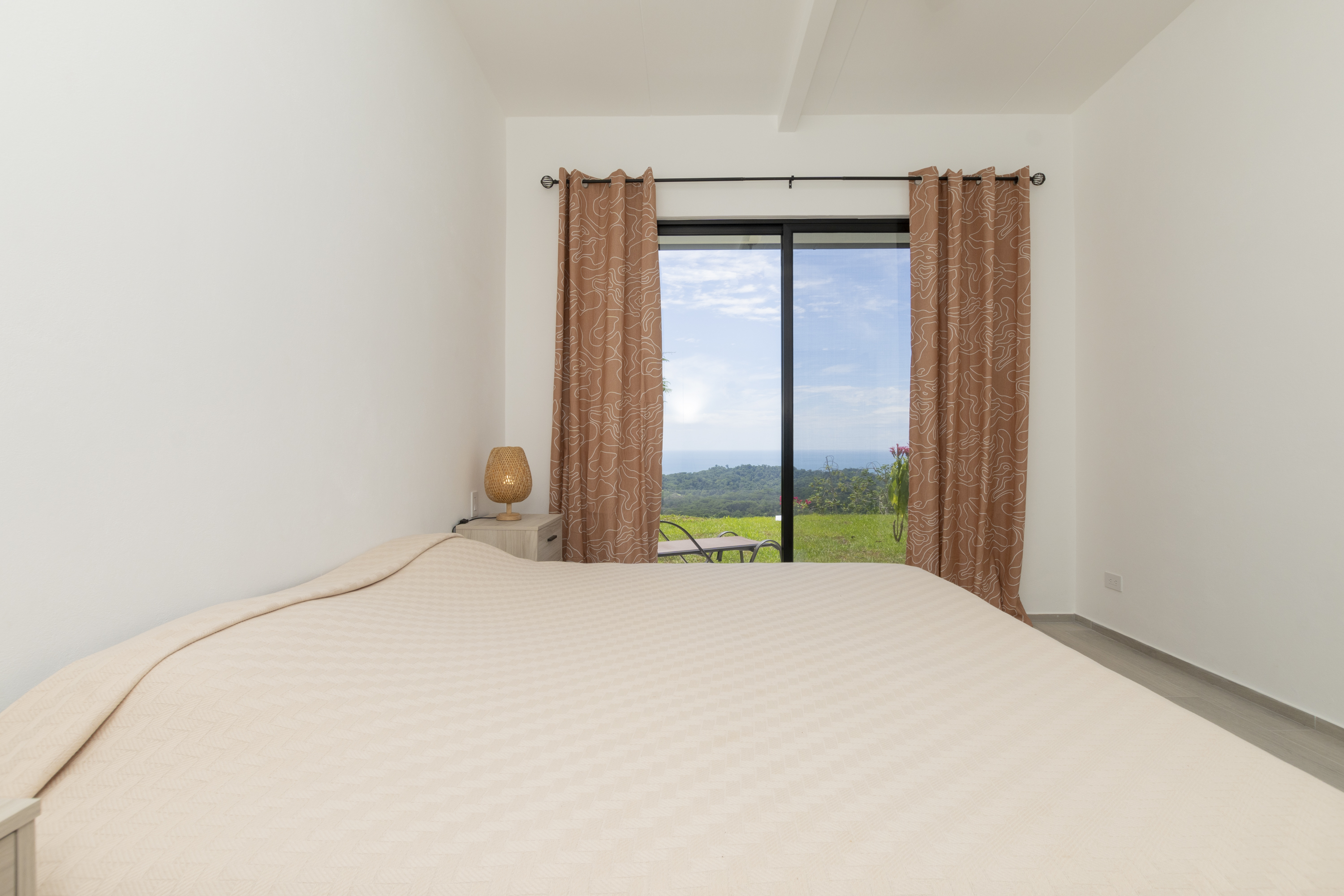 CONTEMPORARY 3-BEDROOM RESIDENCE WITH OCEAN VIEWS, IN OJOCHAL