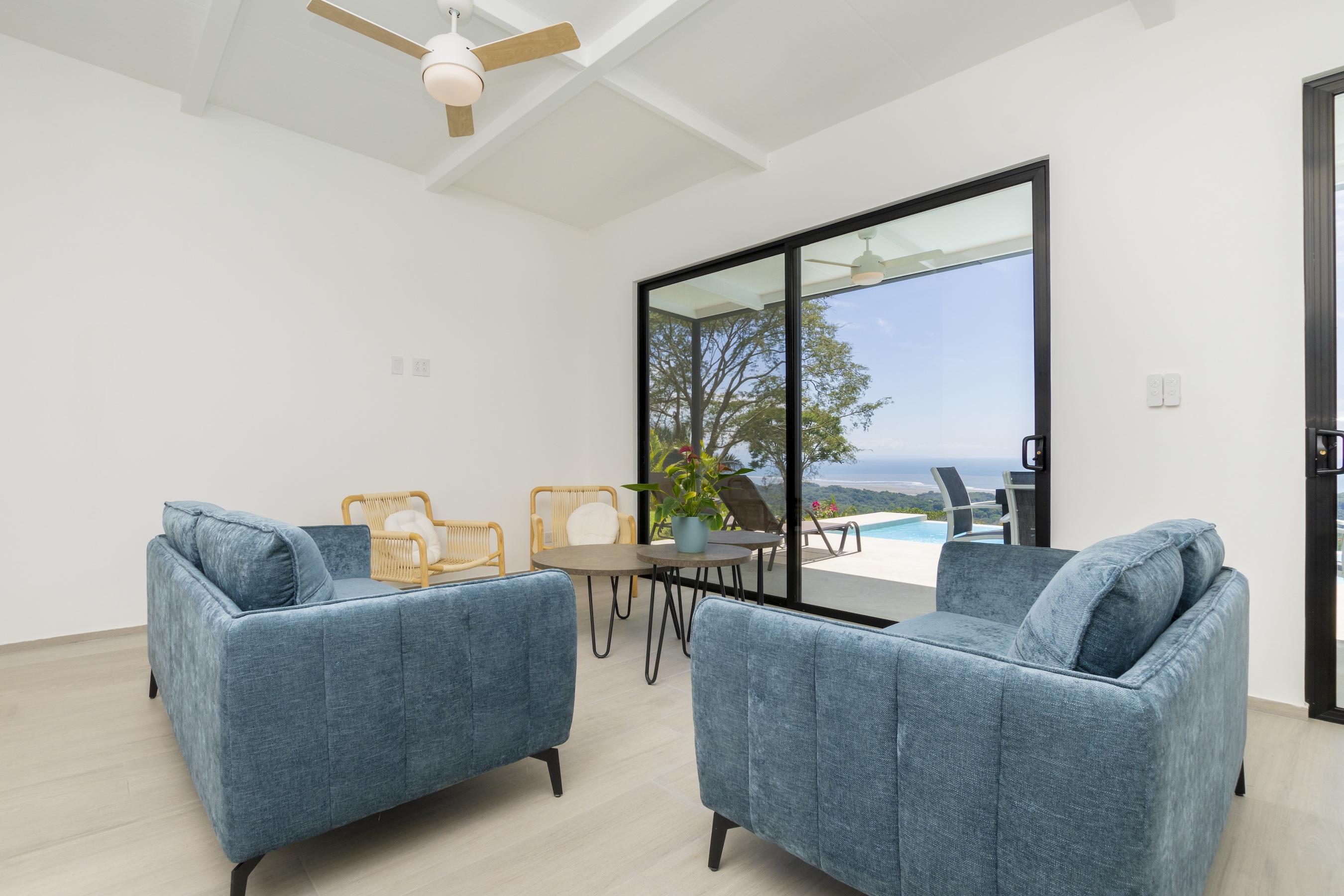 CONTEMPORARY 3-BEDROOM RESIDENCE WITH OCEAN VIEWS, IN OJOCHAL