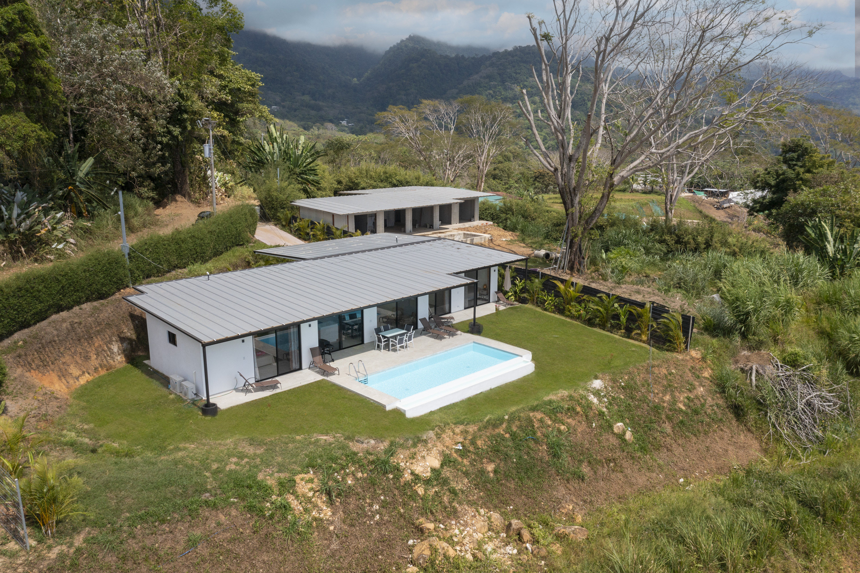CONTEMPORARY 3-BEDROOM RESIDENCE WITH OCEAN VIEWS, IN OJOCHAL