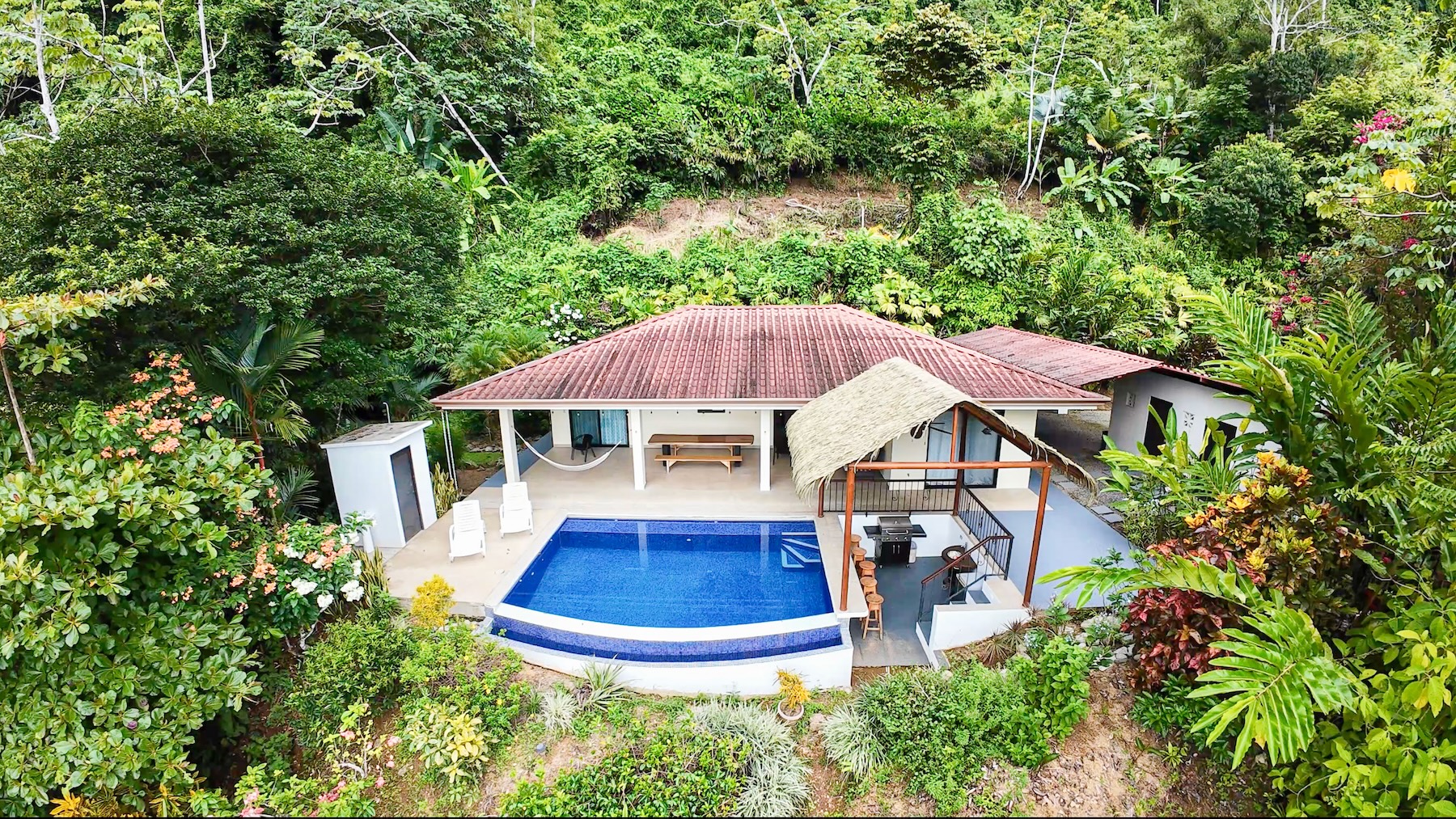 3-BEDROOM HOUSE WITH DETACHED GUEST HOUSE, IN CASCADA AZUL BARU – 2.6 ACRES