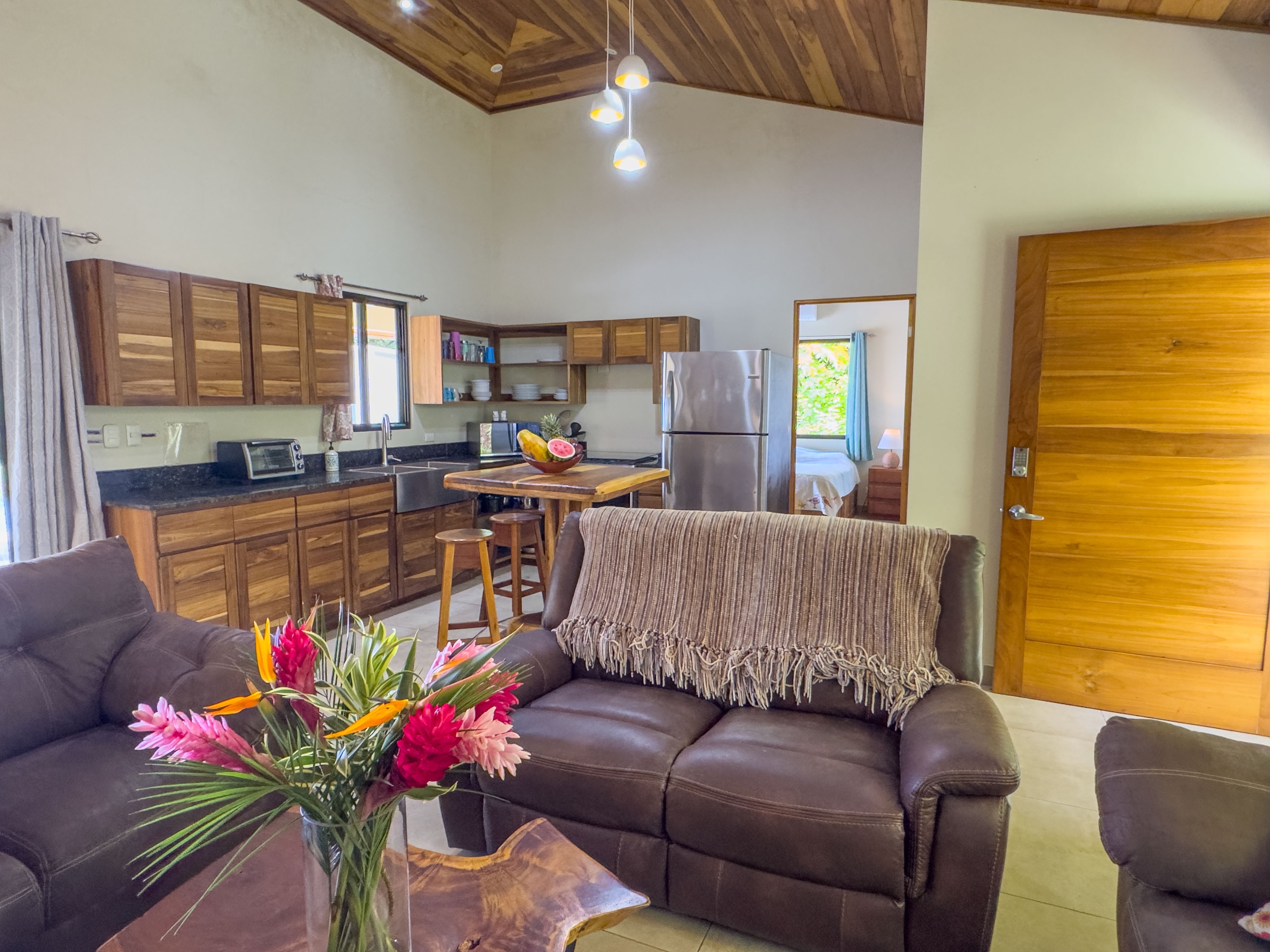 3-BEDROOM HOUSE WITH DETACHED GUEST HOUSE, IN CASCADA AZUL BARU – 2.6 ACRES