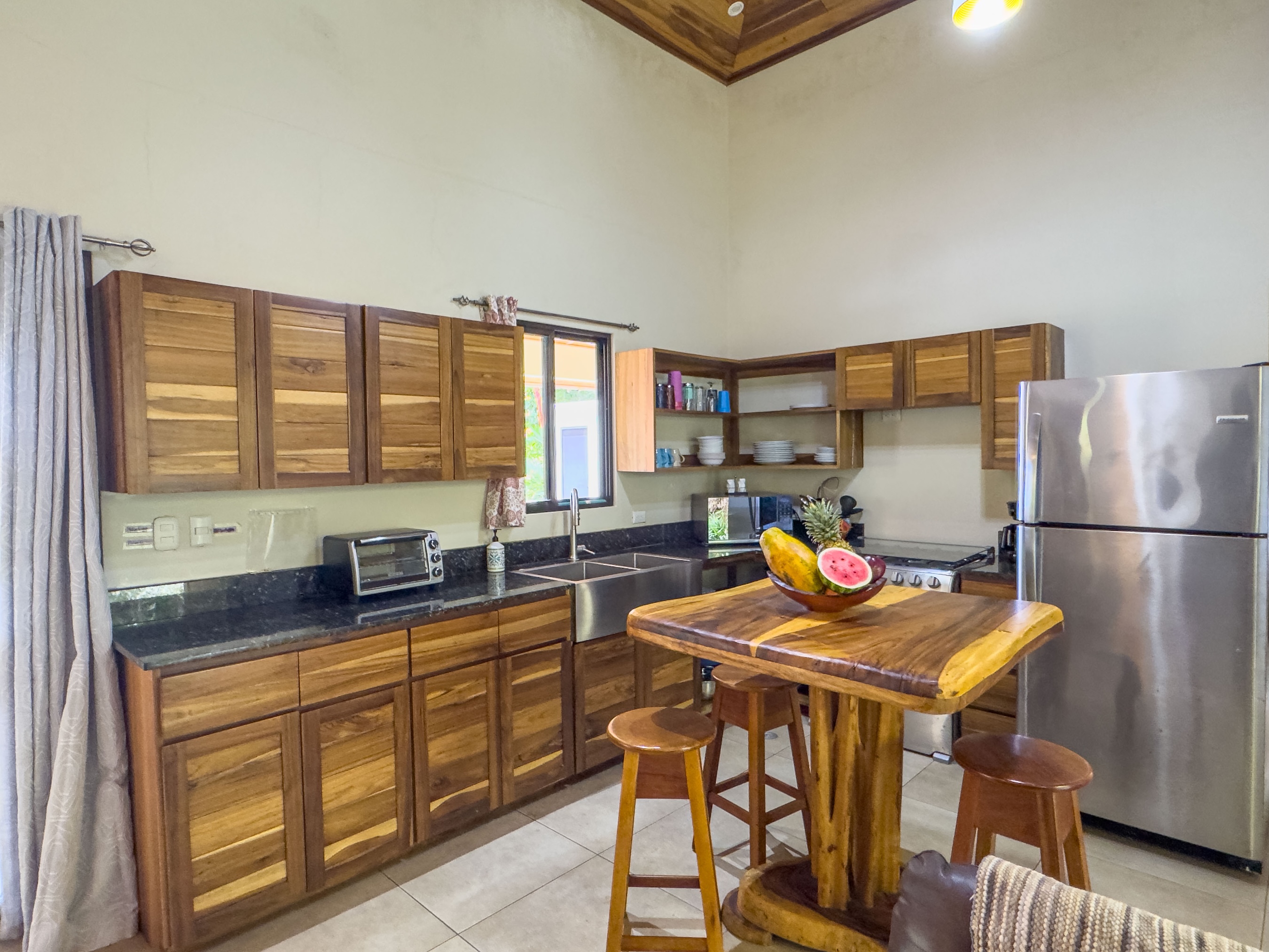 3-BEDROOM HOUSE WITH DETACHED GUEST HOUSE, IN CASCADA AZUL BARU – 2.6 ACRES