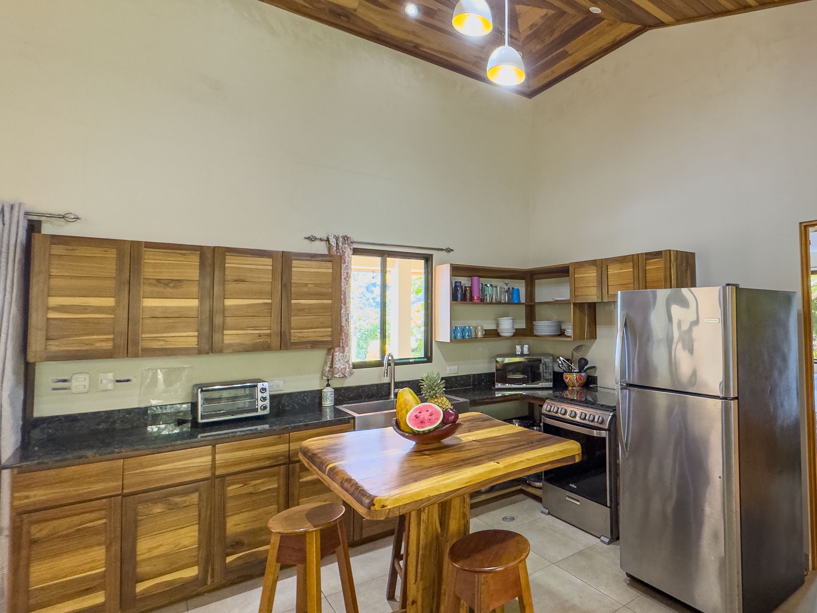 3-BEDROOM HOUSE WITH DETACHED GUEST HOUSE, IN CASCADA AZUL BARU – 2.6 ACRES